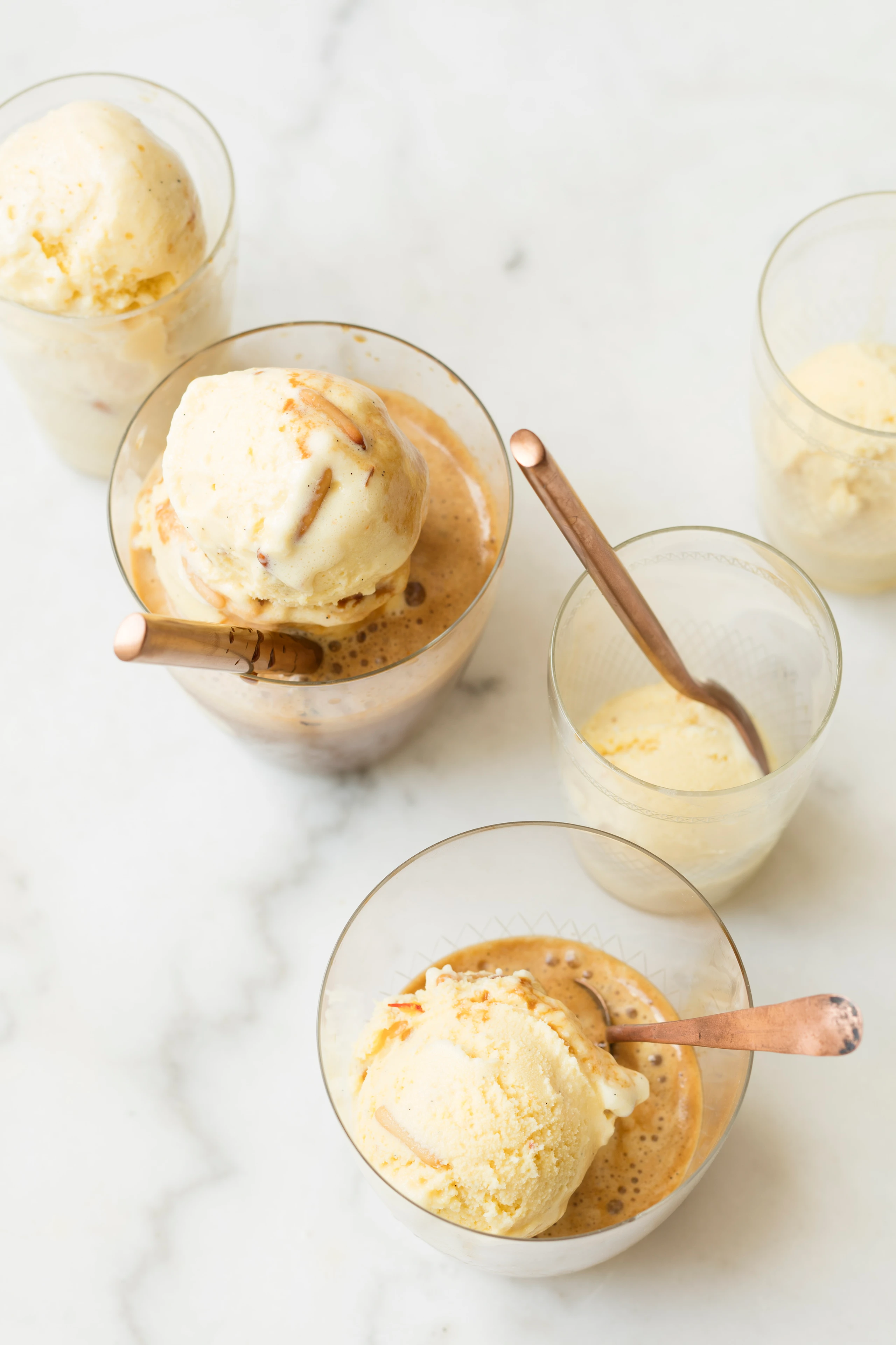 Affogato mit Safran-Honig-Pignoli-Eis