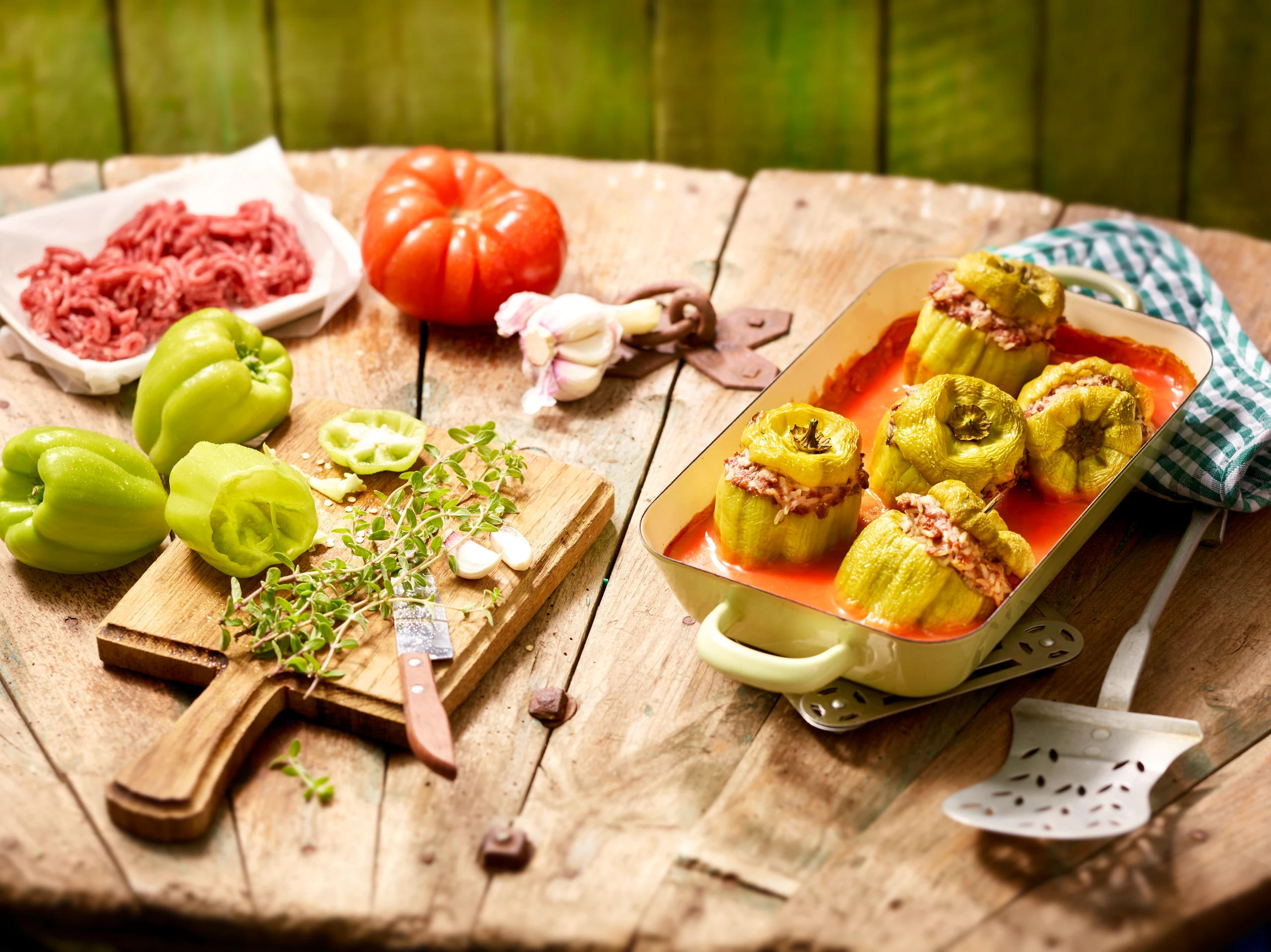 Gefüllte Paprika in Paradeissauce