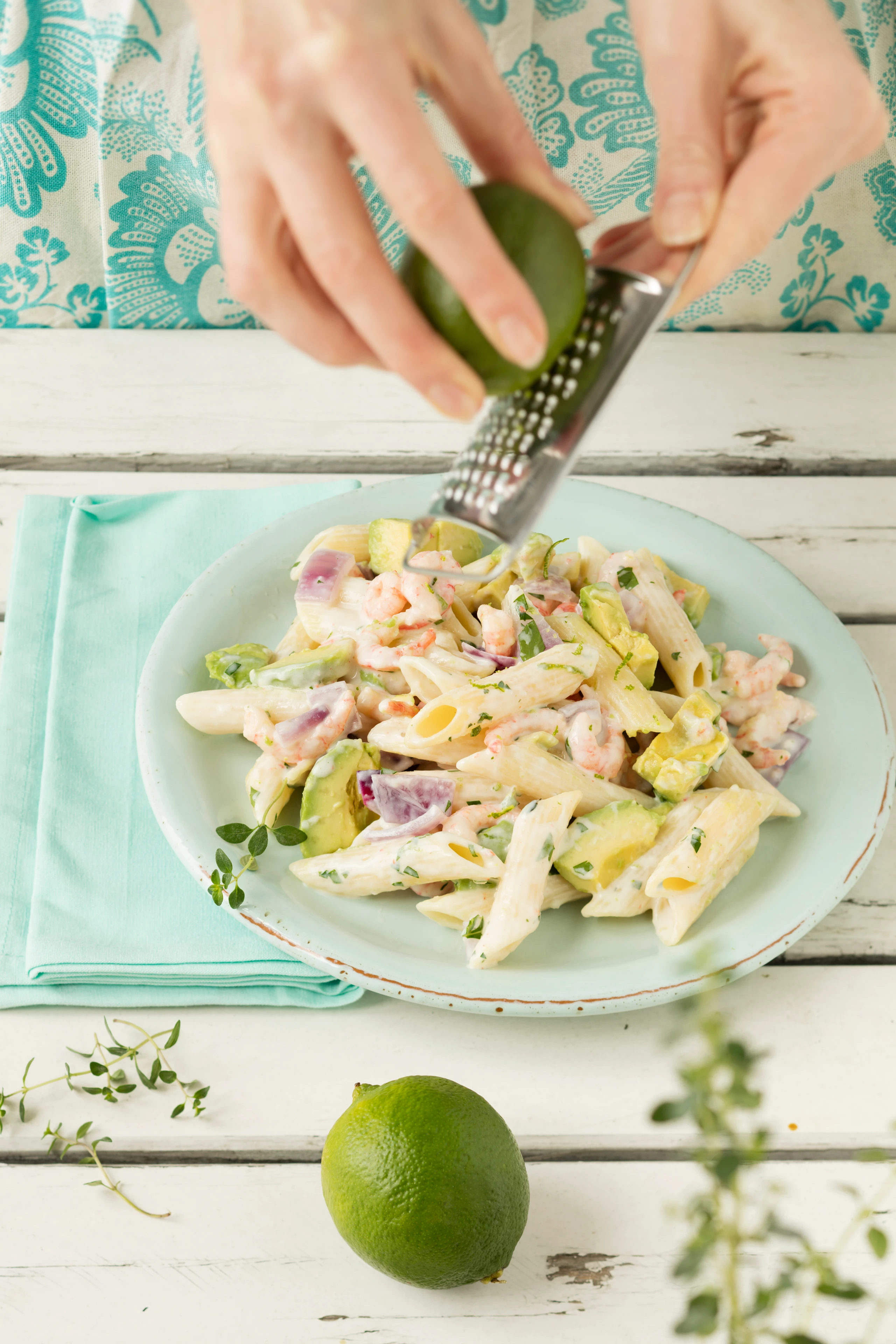 Penne mit Shrimps und Avocado