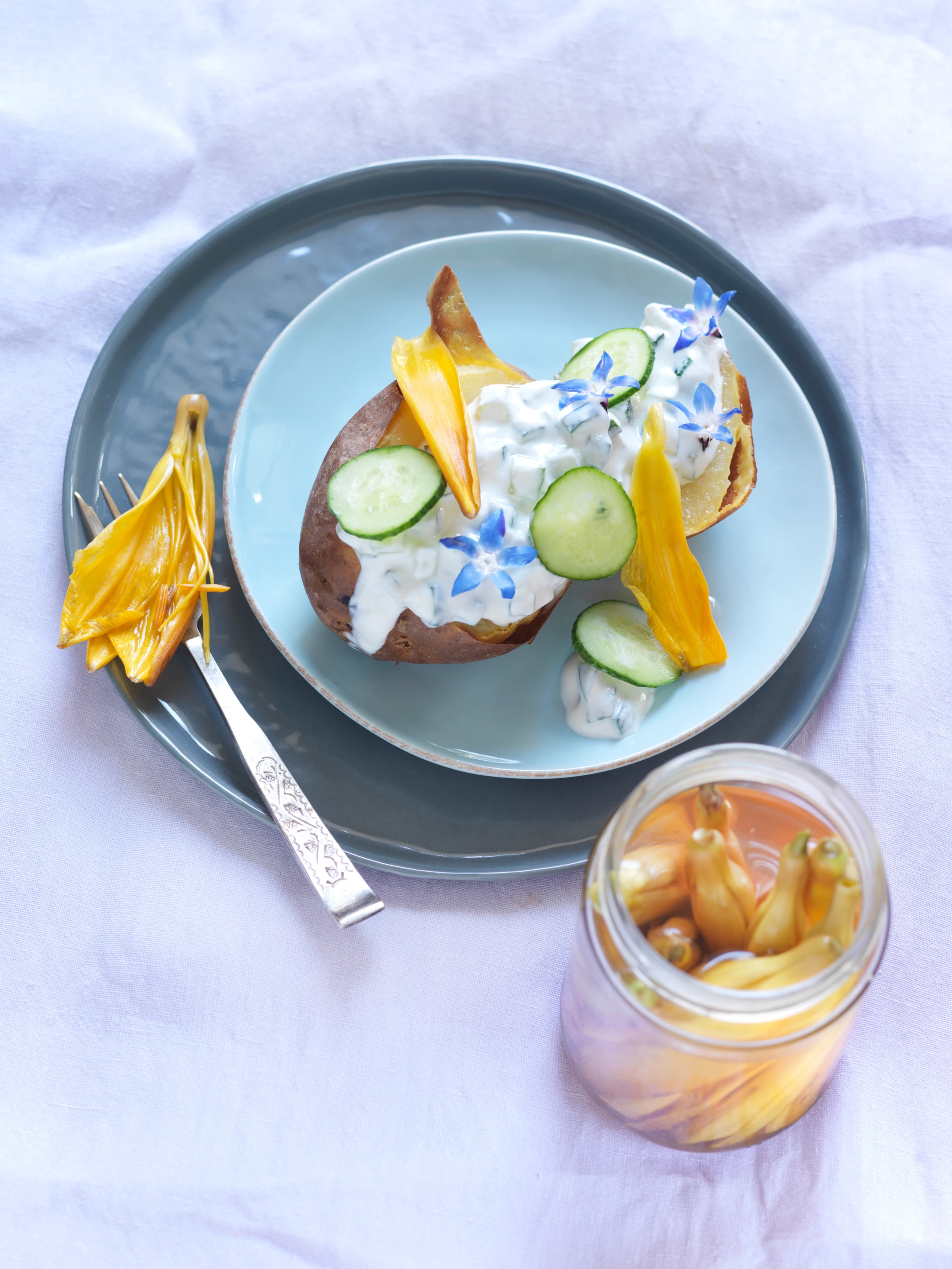 Ofenerdäpfel mit Taglilien