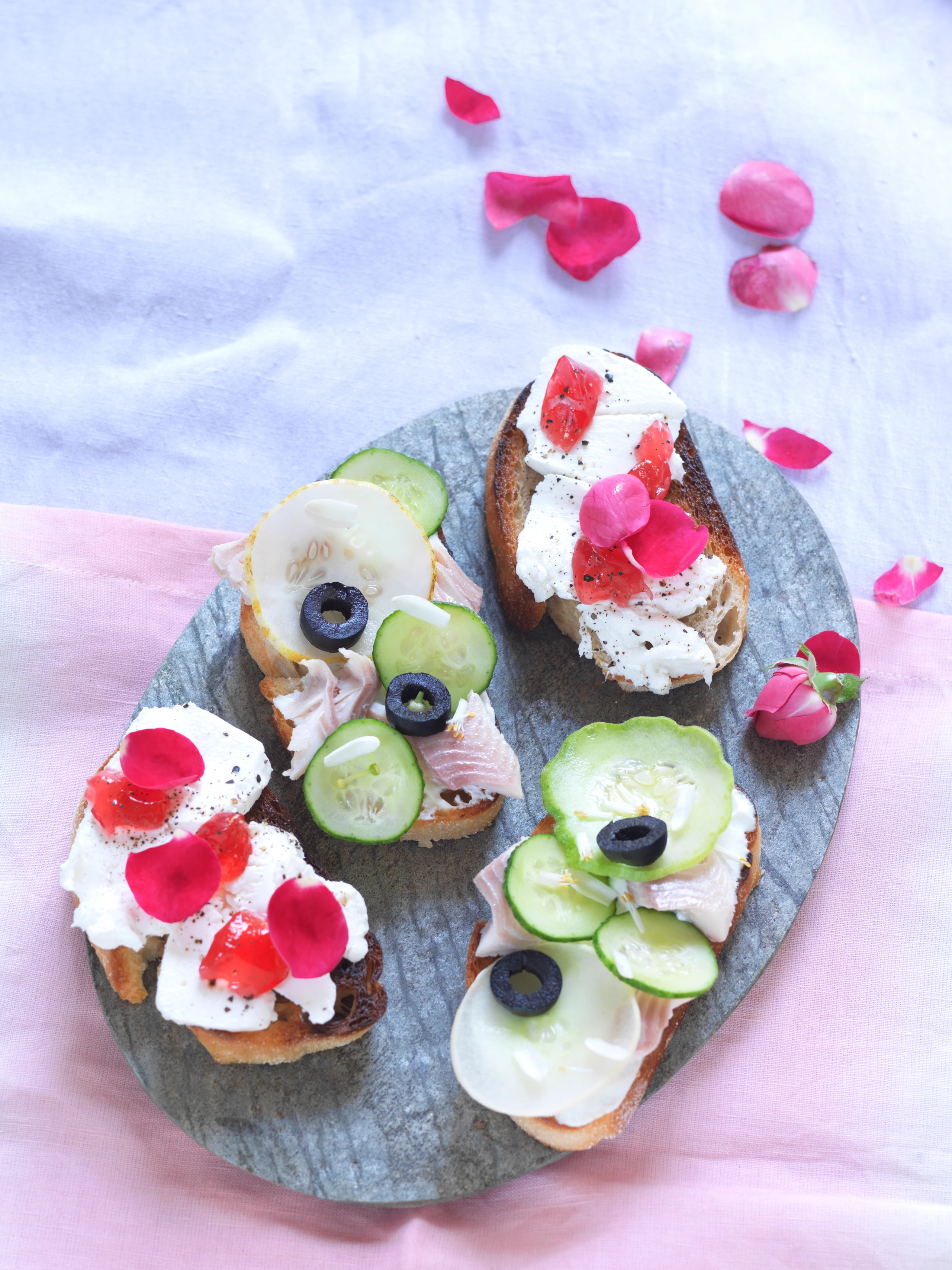 Forellen-Crostini mit Zitronenblüten