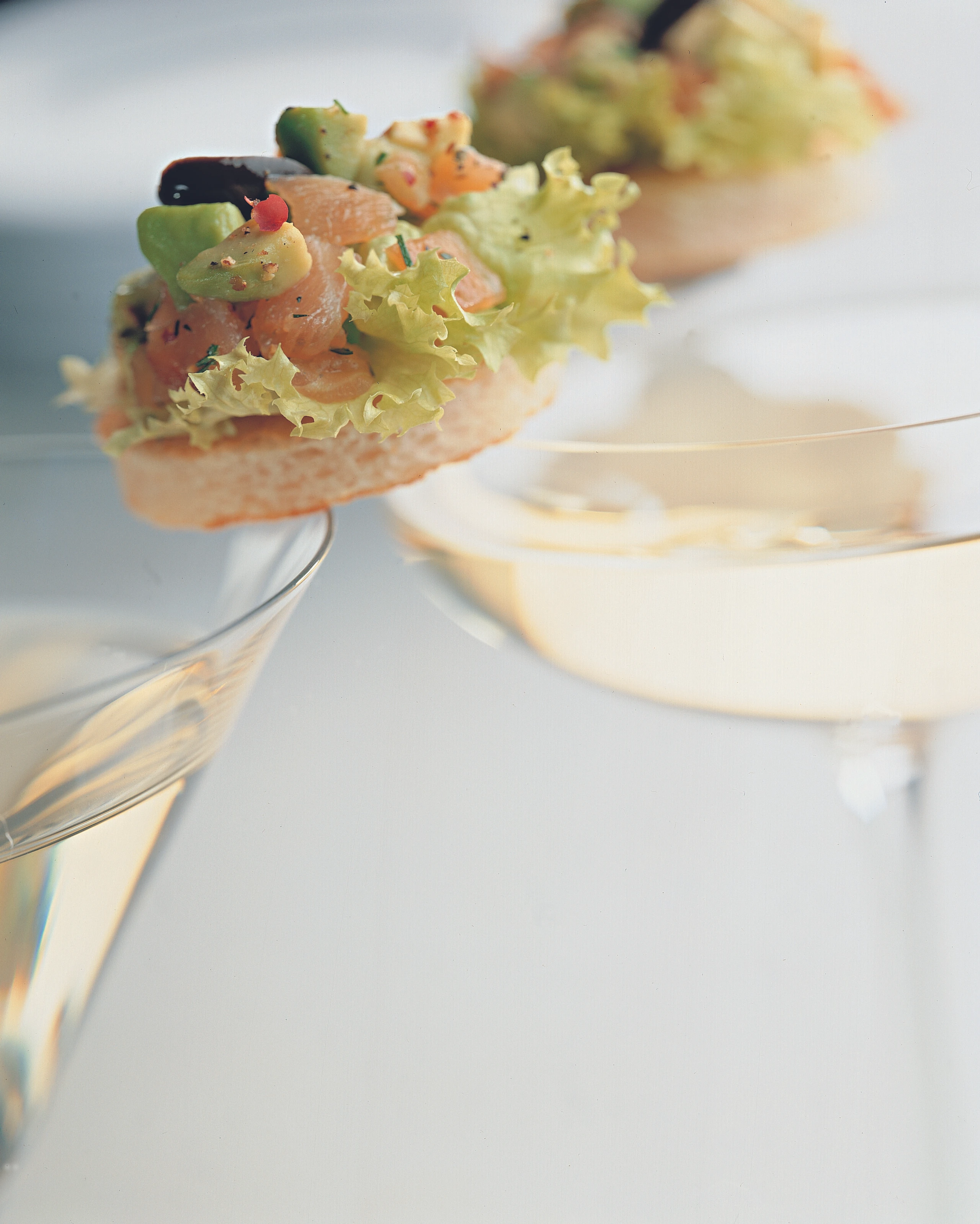 Lachs-Avocado-Tatar mit Oliven