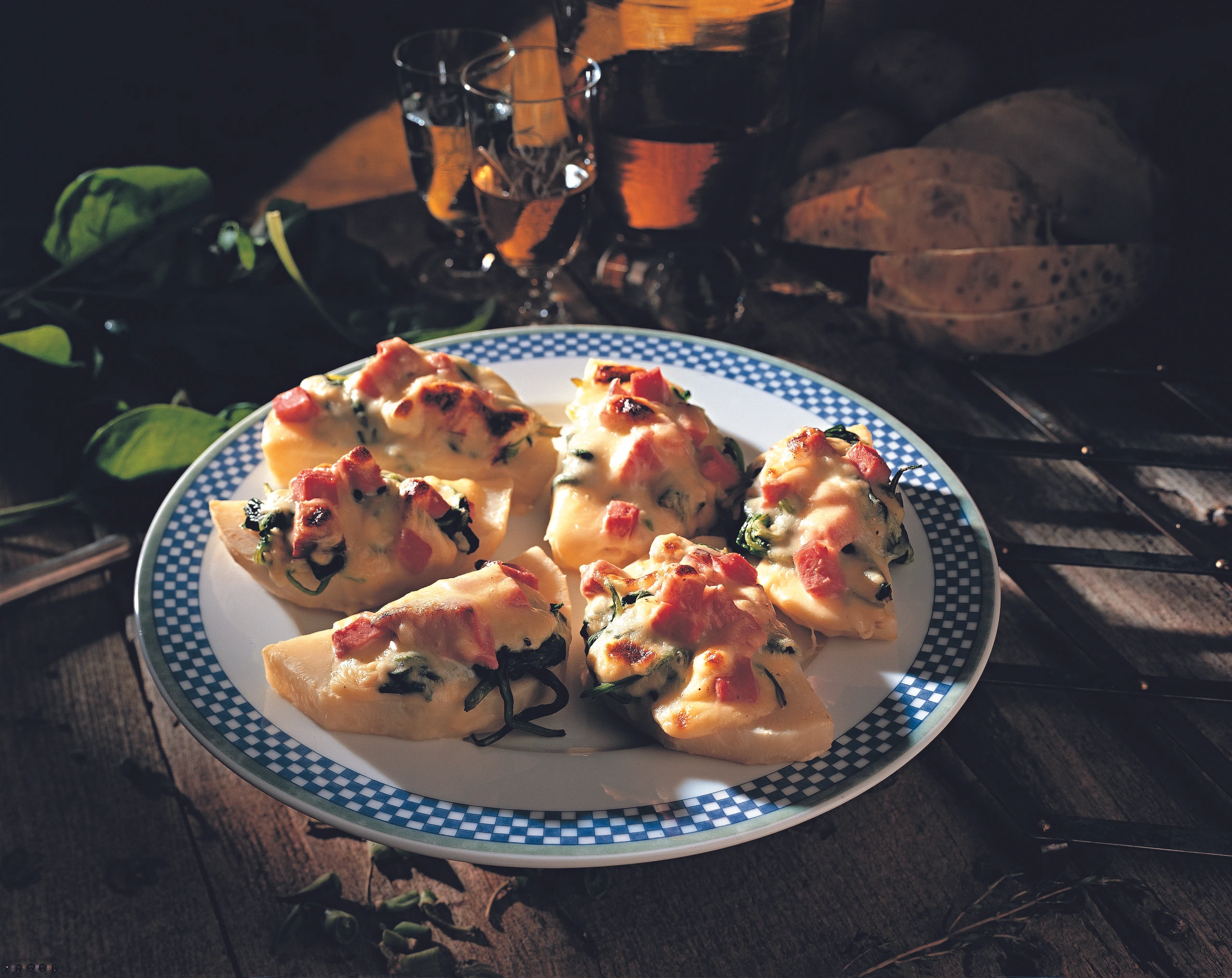 Mit Käsesauce überbackener Sellerie