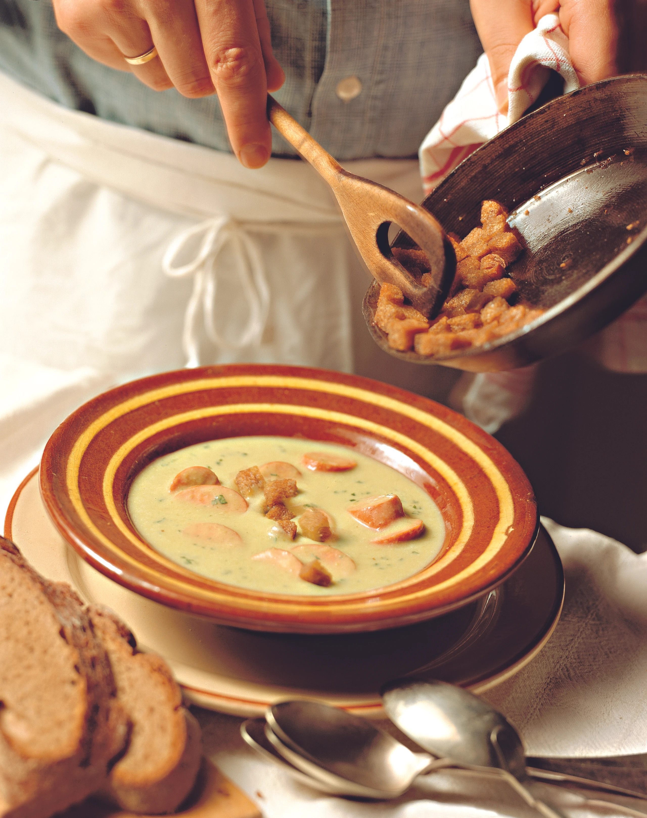 Erbsensuppe mit Wurst
