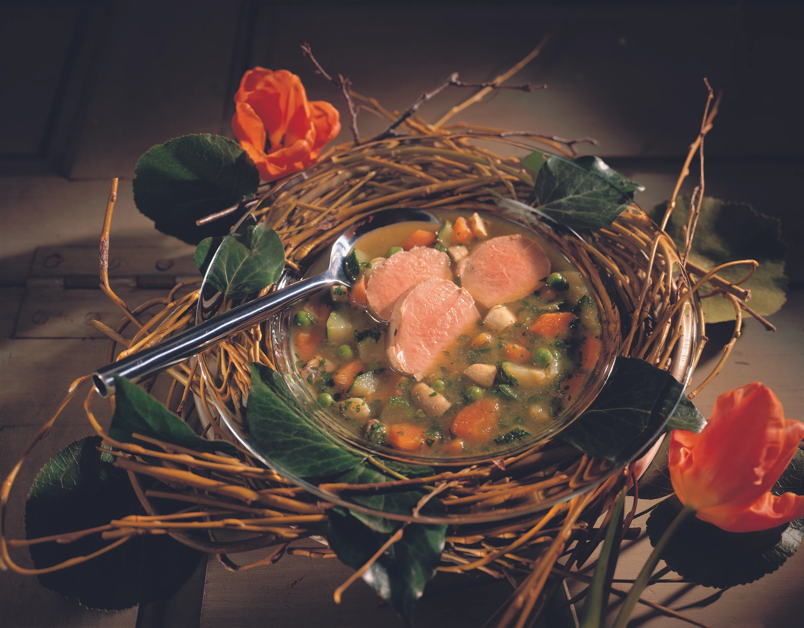 Pochiertes Schweinsfilet im Gemüsefond