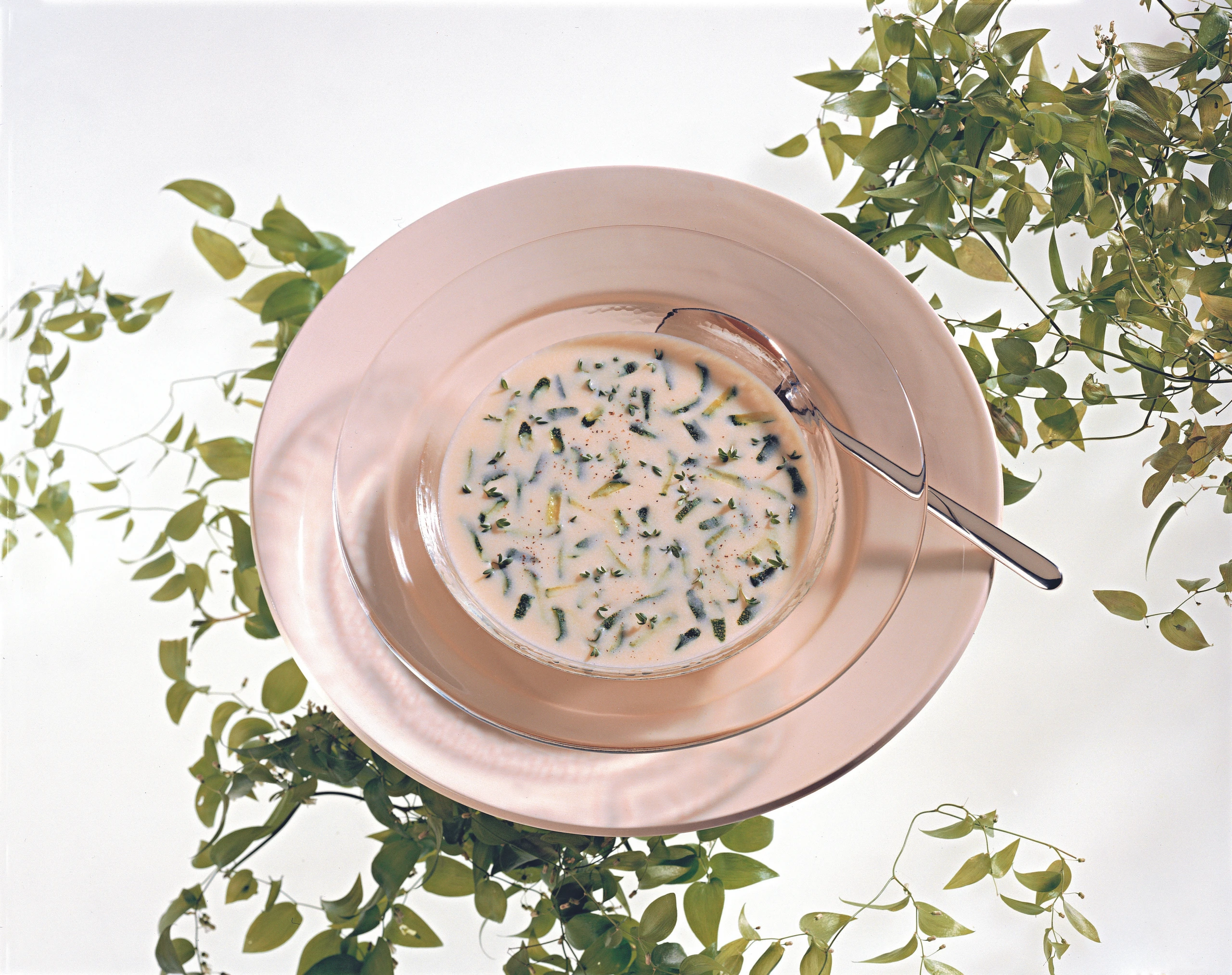 Erdäpfel-Zucchinisuppe mit Kresseblättchen