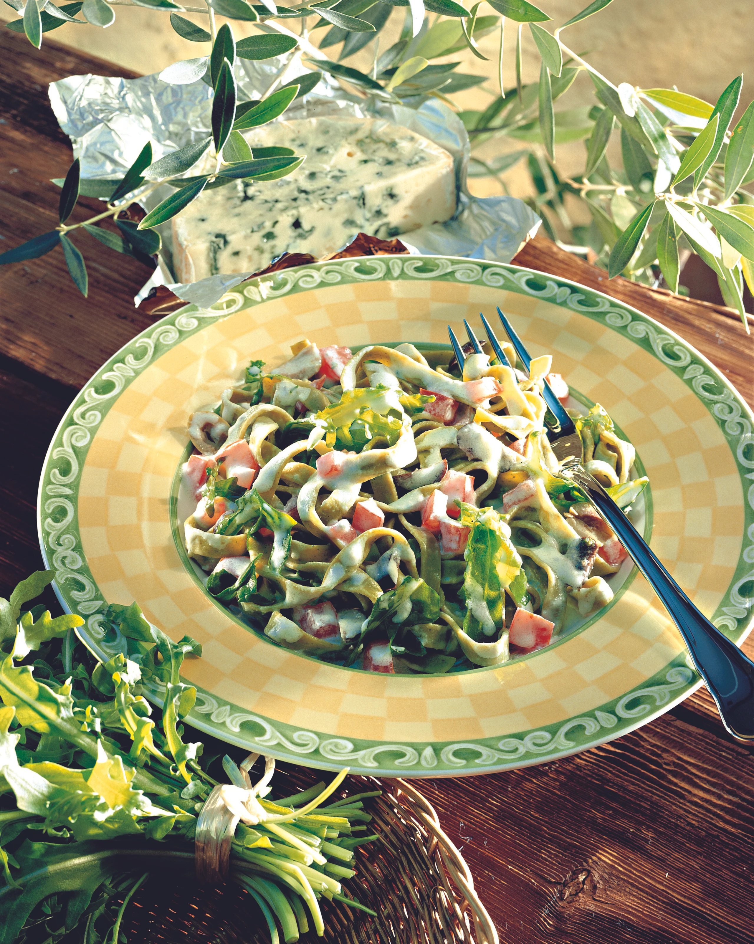 Tagliatelle verdi mit Gorgonzolasauce und Rucola