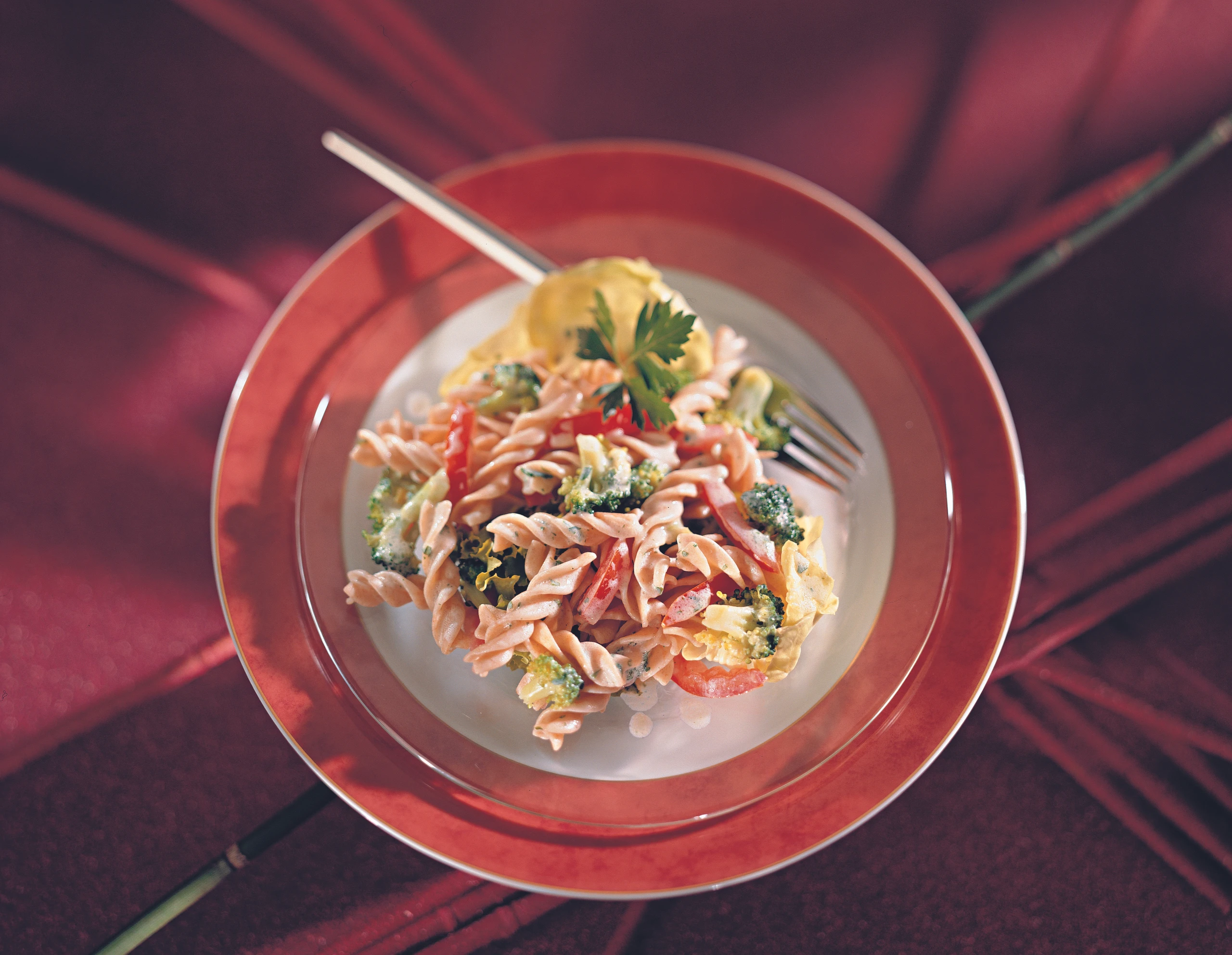 Nudel-Gemüse-Salat mit Rahmdressing