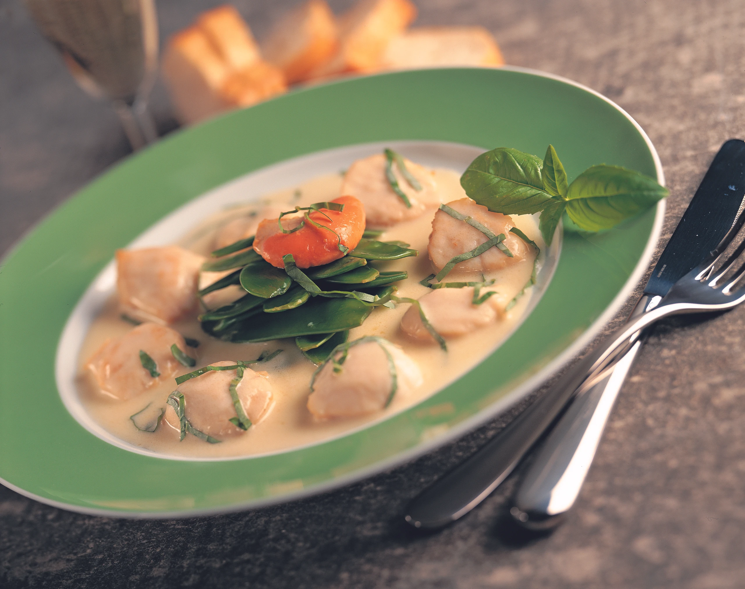 Jakobsmuscheln in Samtsauce