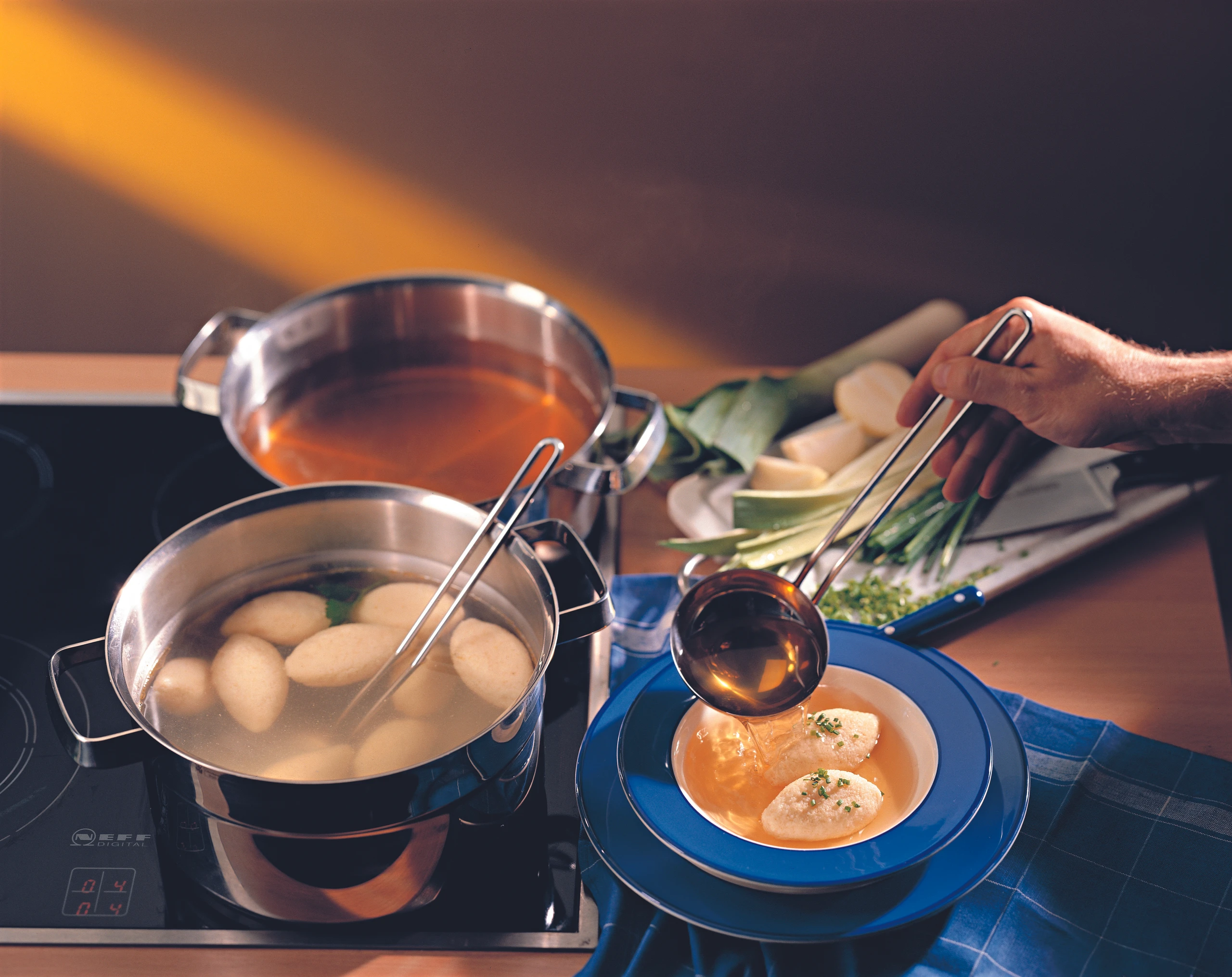 Consommé: Klare Kraftsuppe auf Klärfleisch-Basis