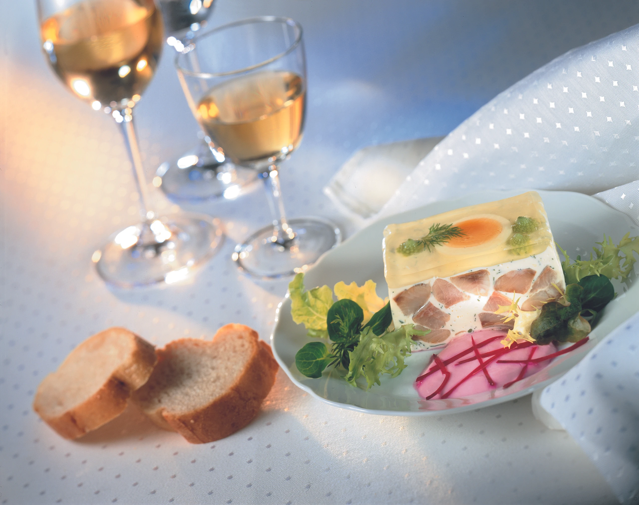 Matjes-Terrine mit Roter Rübensauce