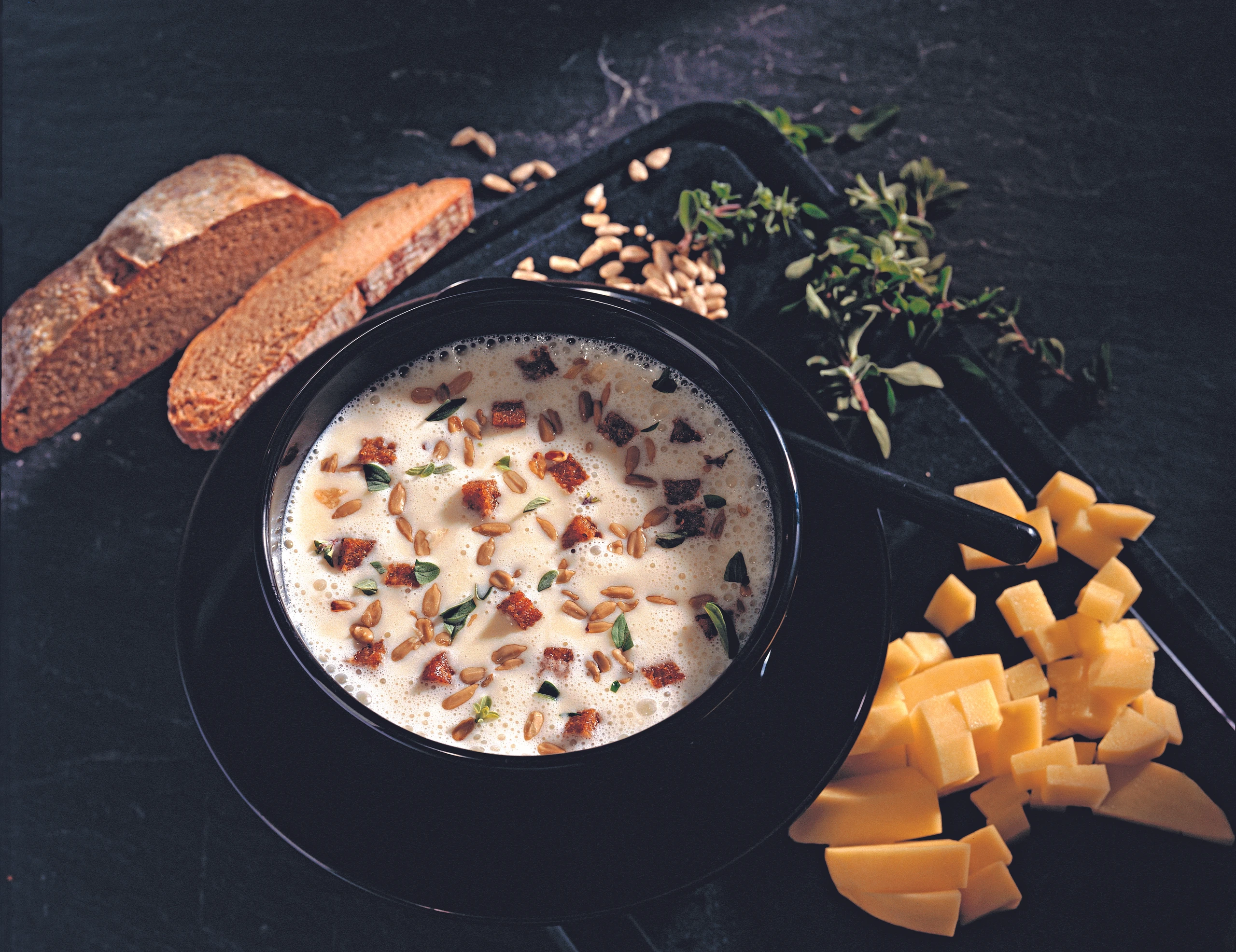 Erdäpfelsuppe mit Majoran