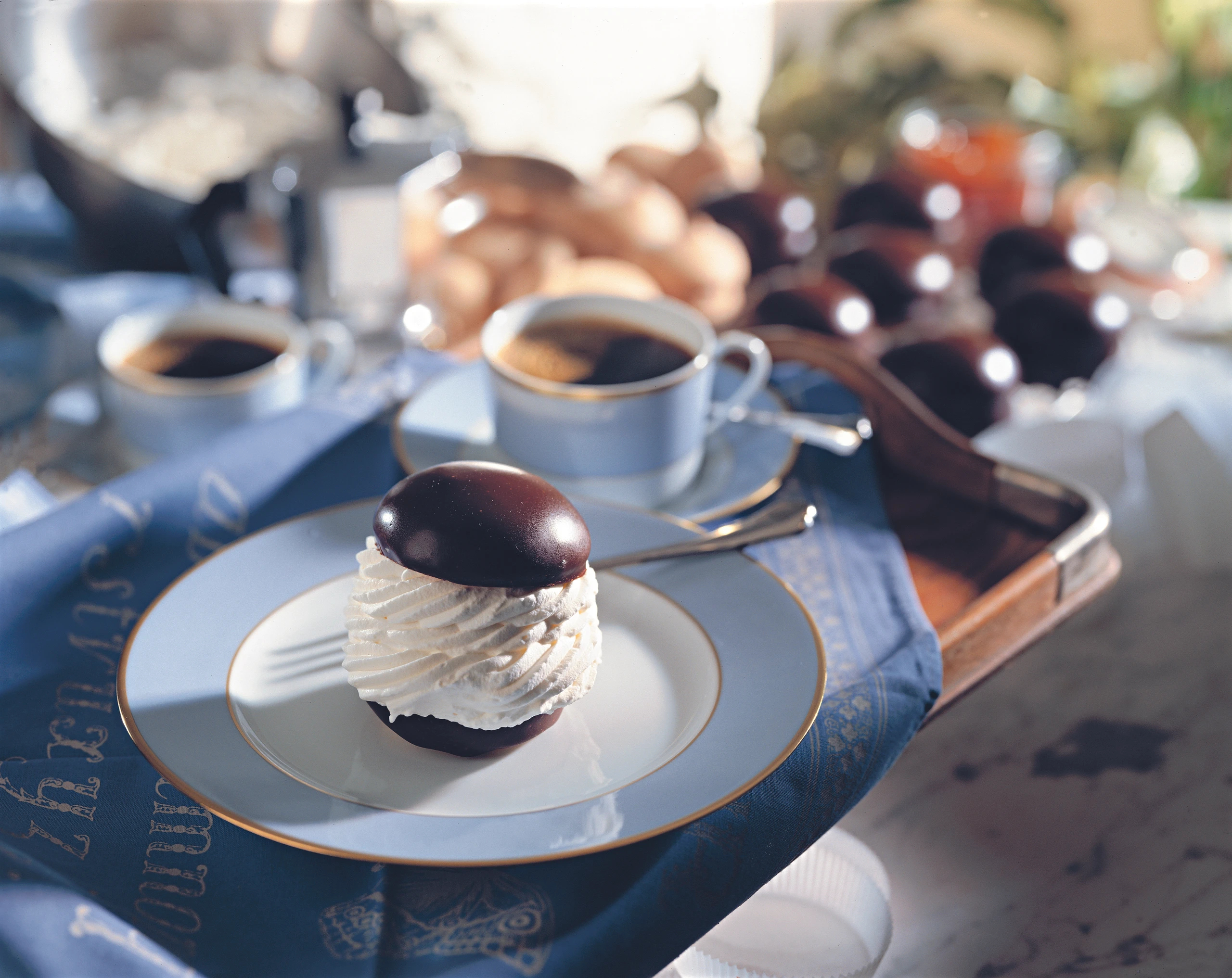 Schoko-Krapfen mit Schlag