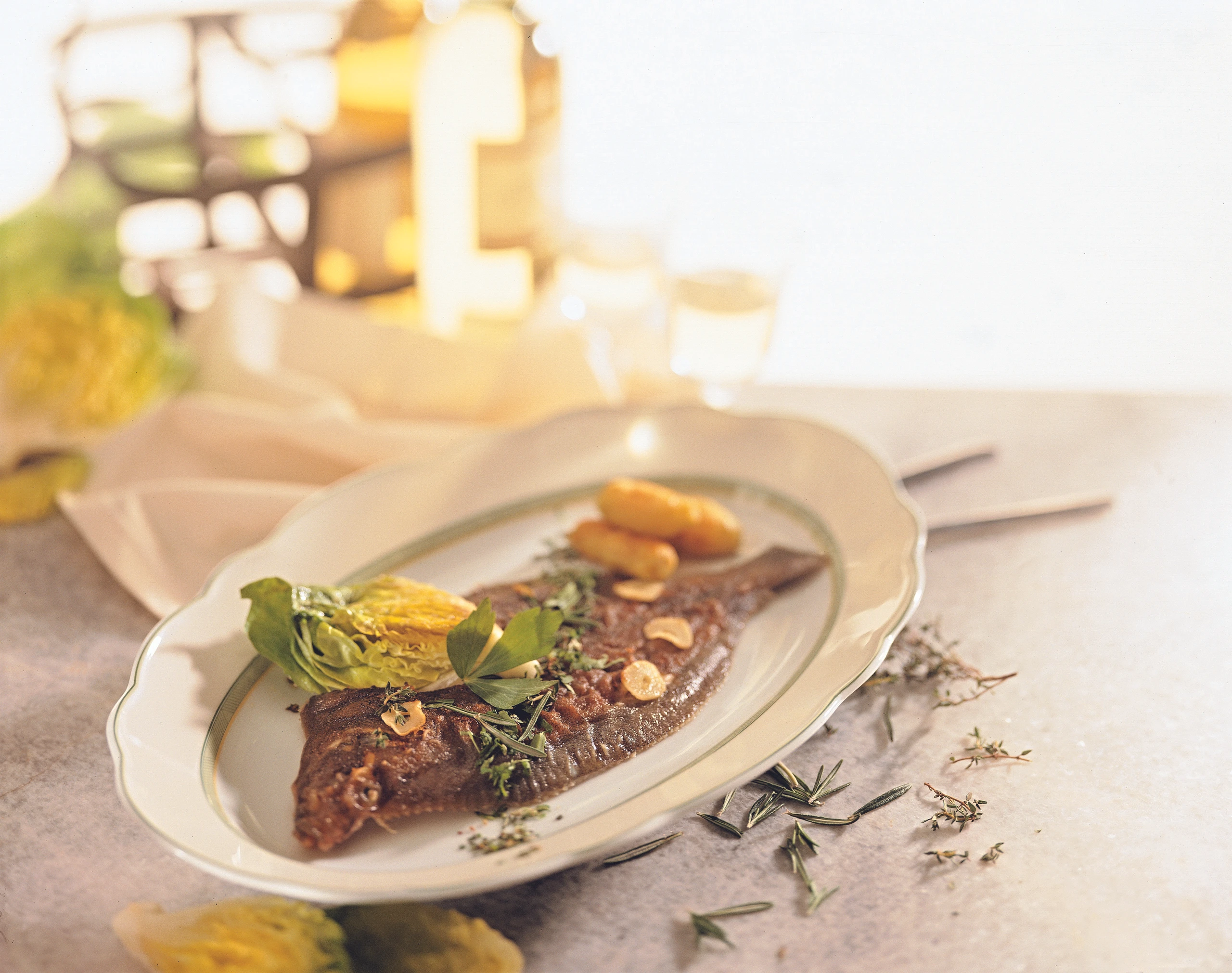 Gebratene Scholle mit frischen Kräutern