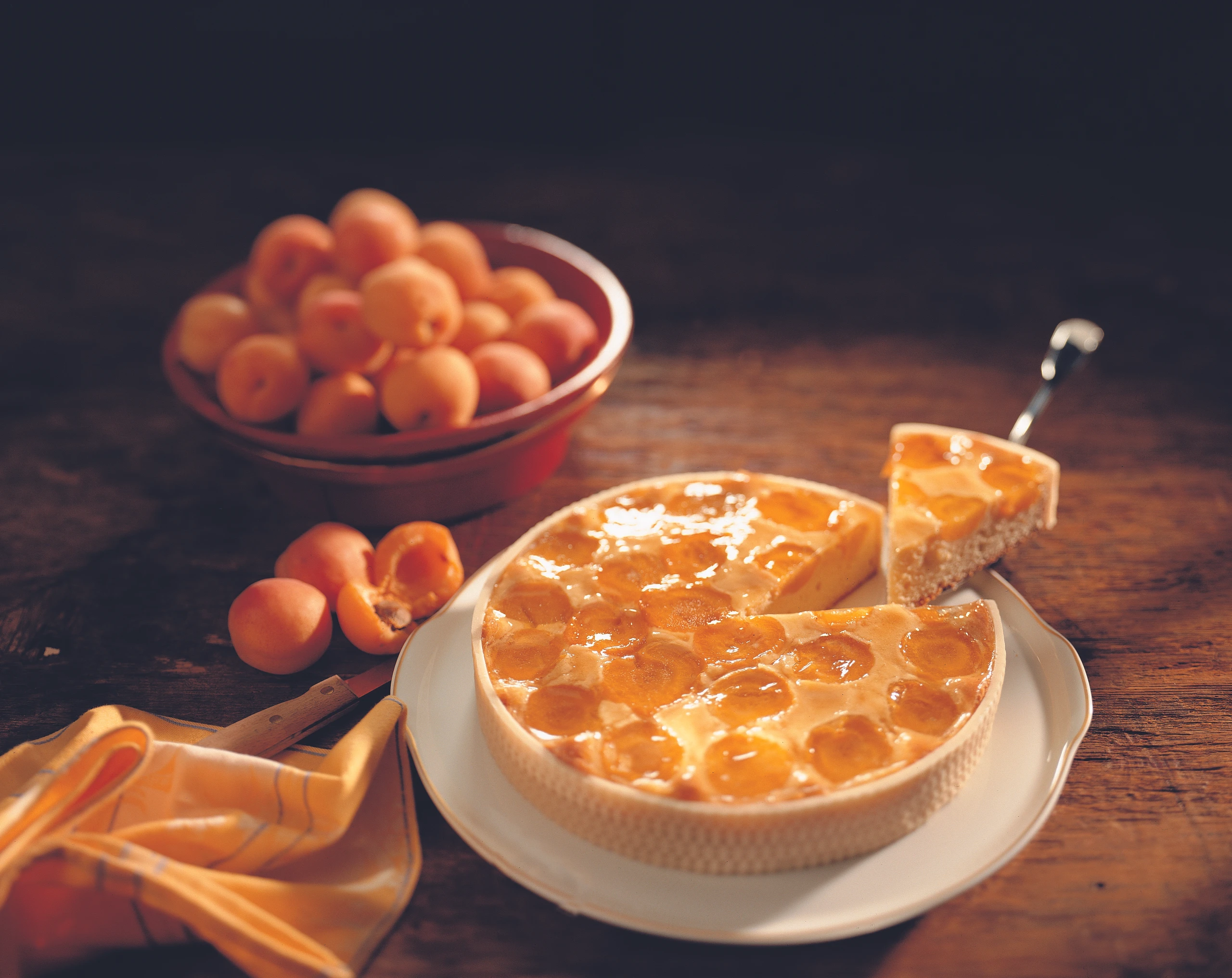 Marillen-Marzipan-Torte