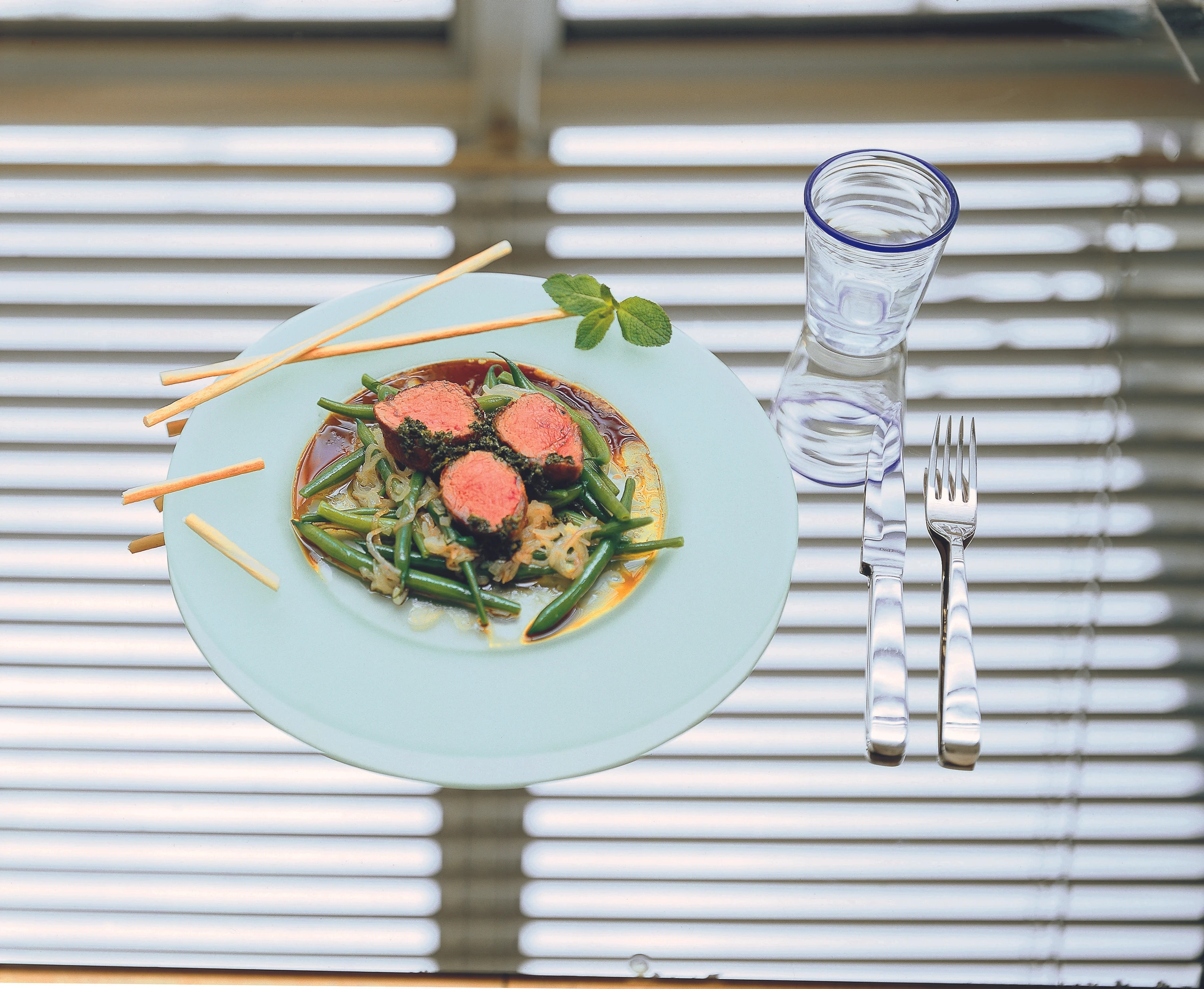 Lammfilets auf Fisolengemüse mit Minze-Vinaigrette