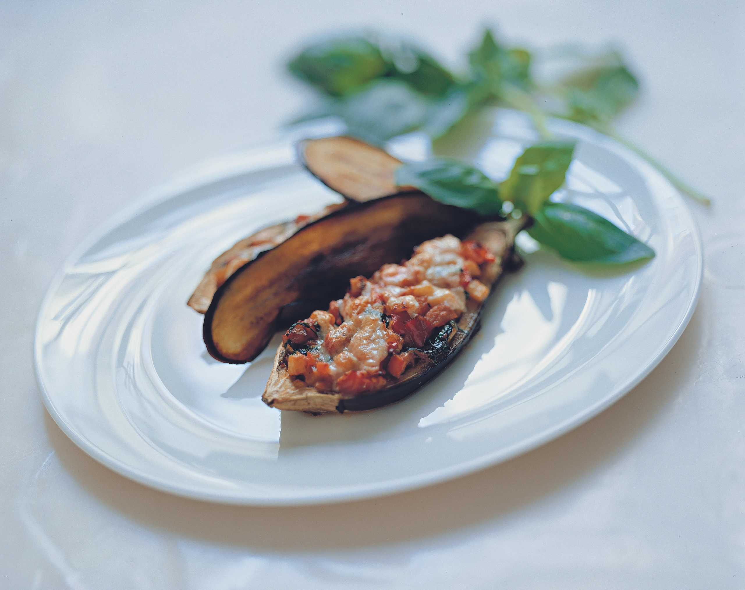 Gefüllte Melanzani mit Erdäpfeln und Basilikum