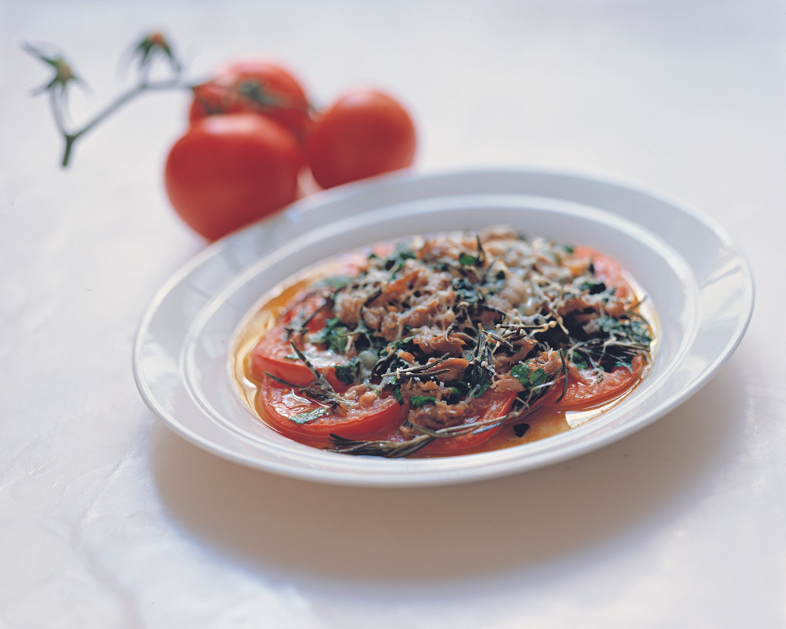 Überbackene Paradeiser mit Thunfisch und Oliven