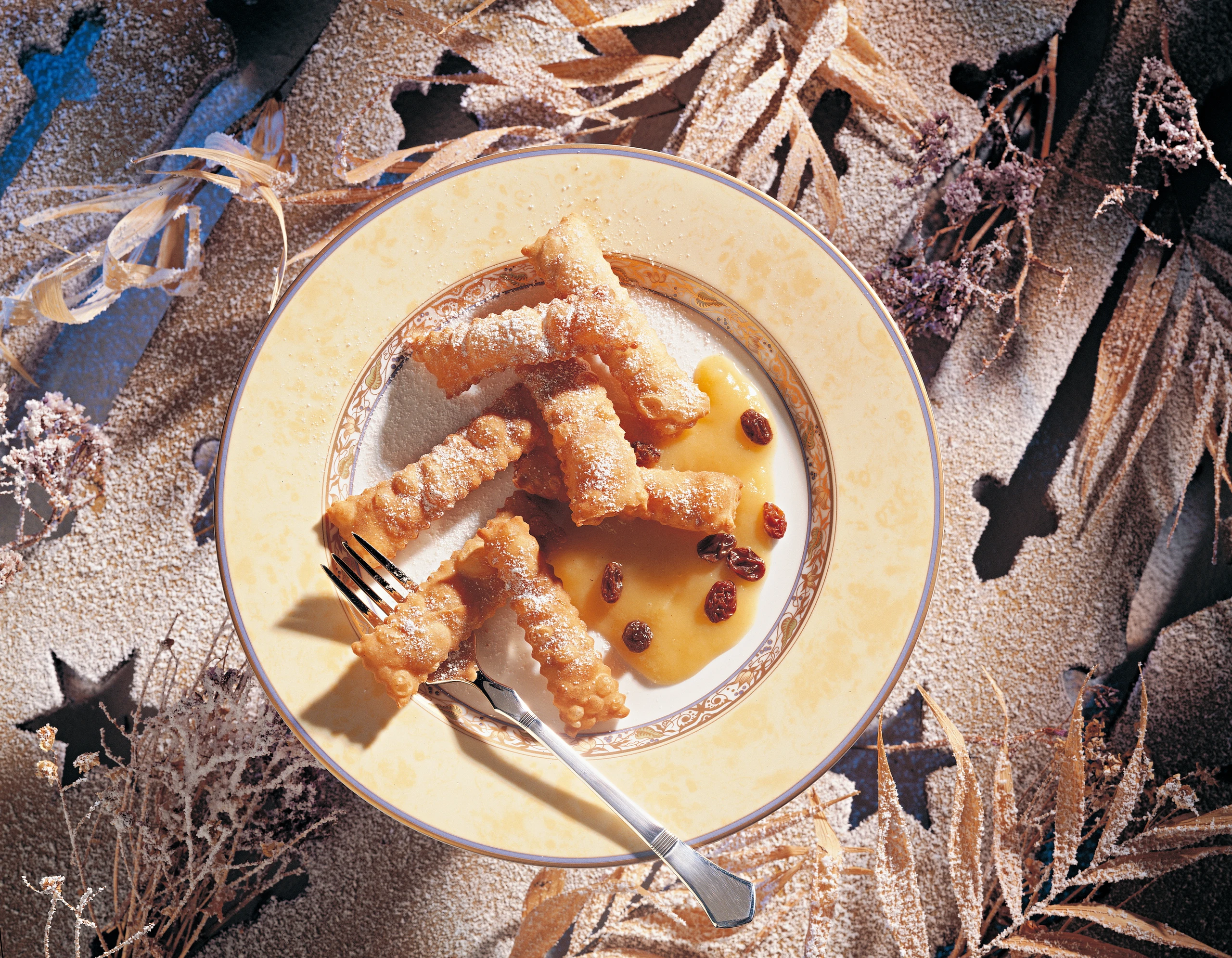 Gebackene Zimtstangerl mit Apfelmus