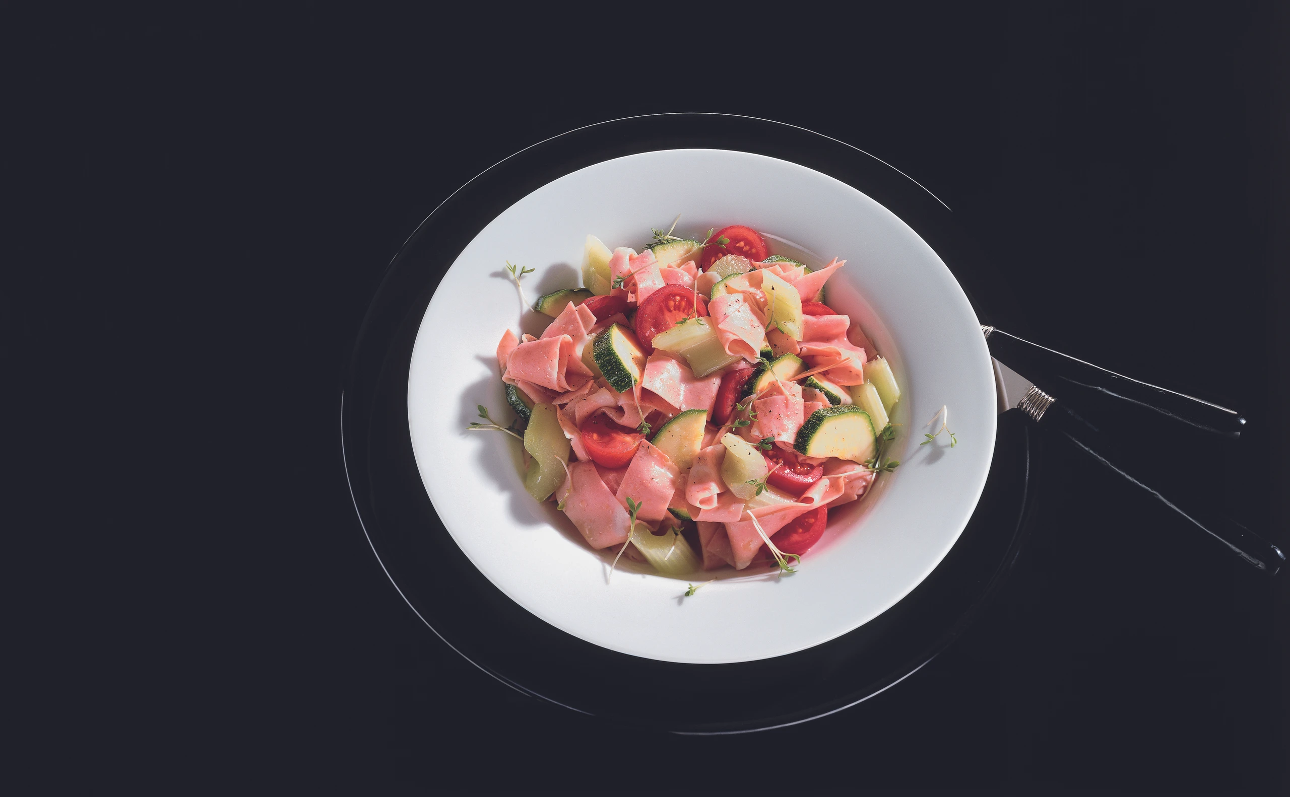 Wurstsalat mit Mortadella und Gemüse