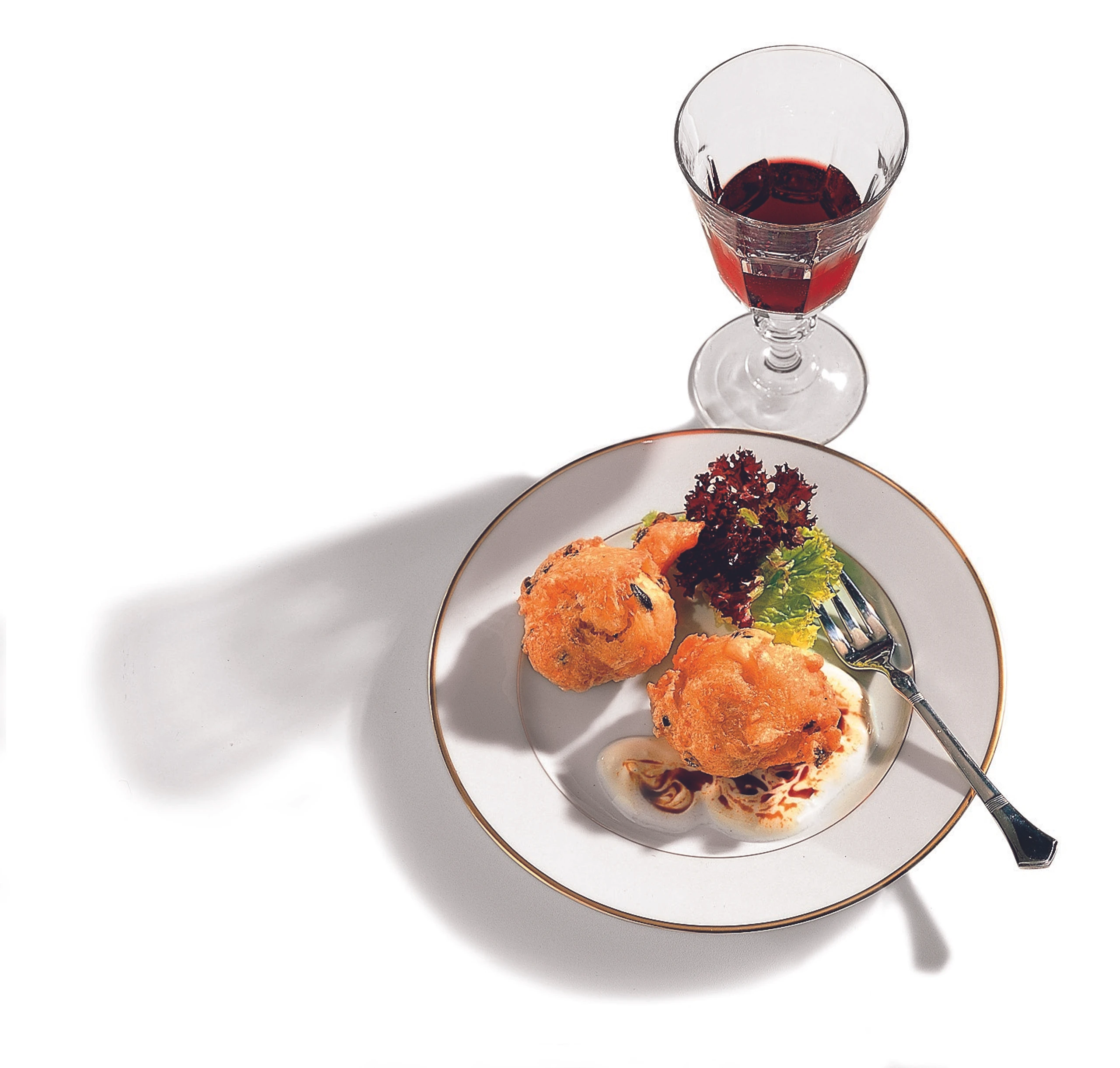 Gebackene Käsebällchen mit Kürbiskernölrahm