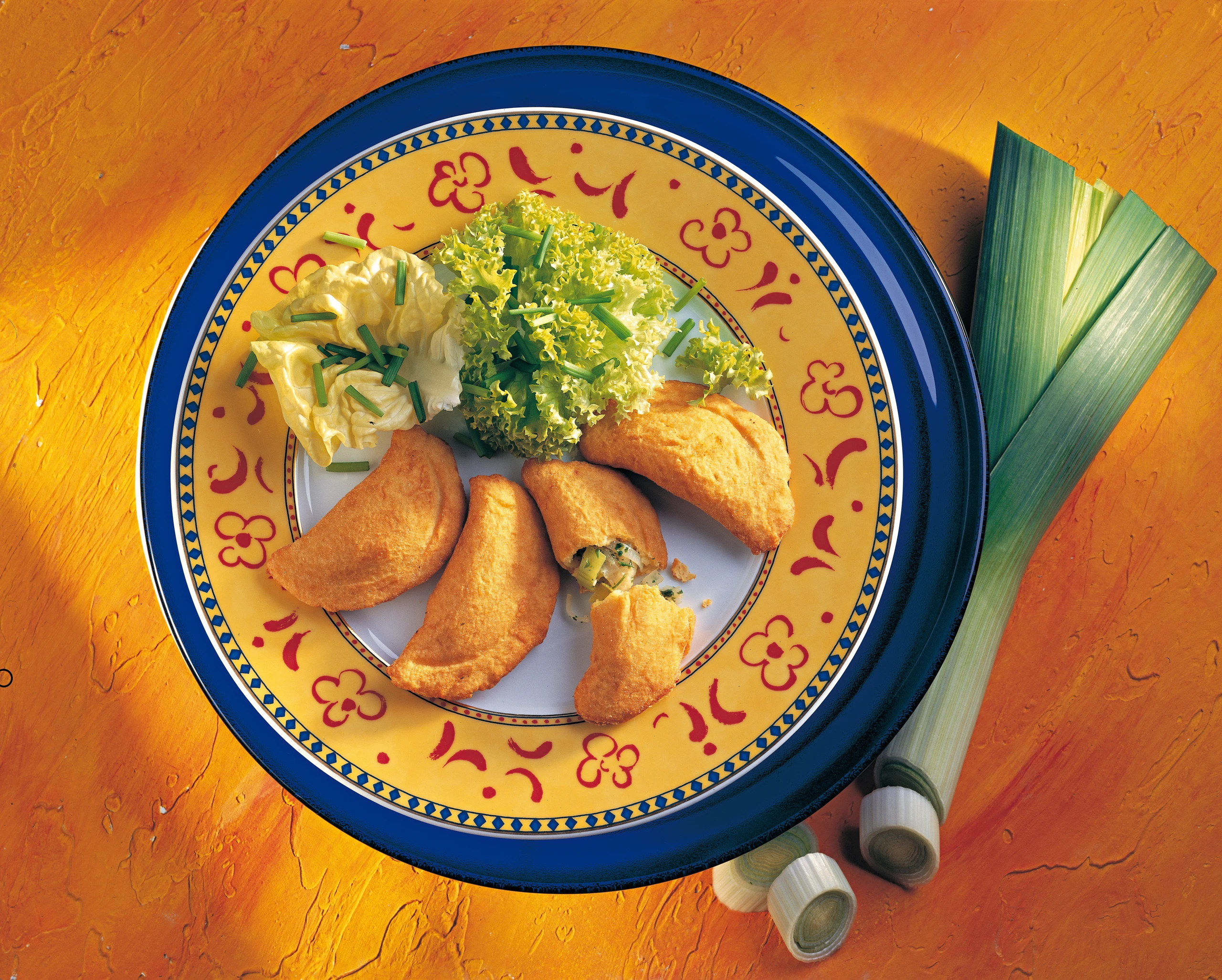 Erdäpfeltascherl mit Lauch-Käse-Fülle