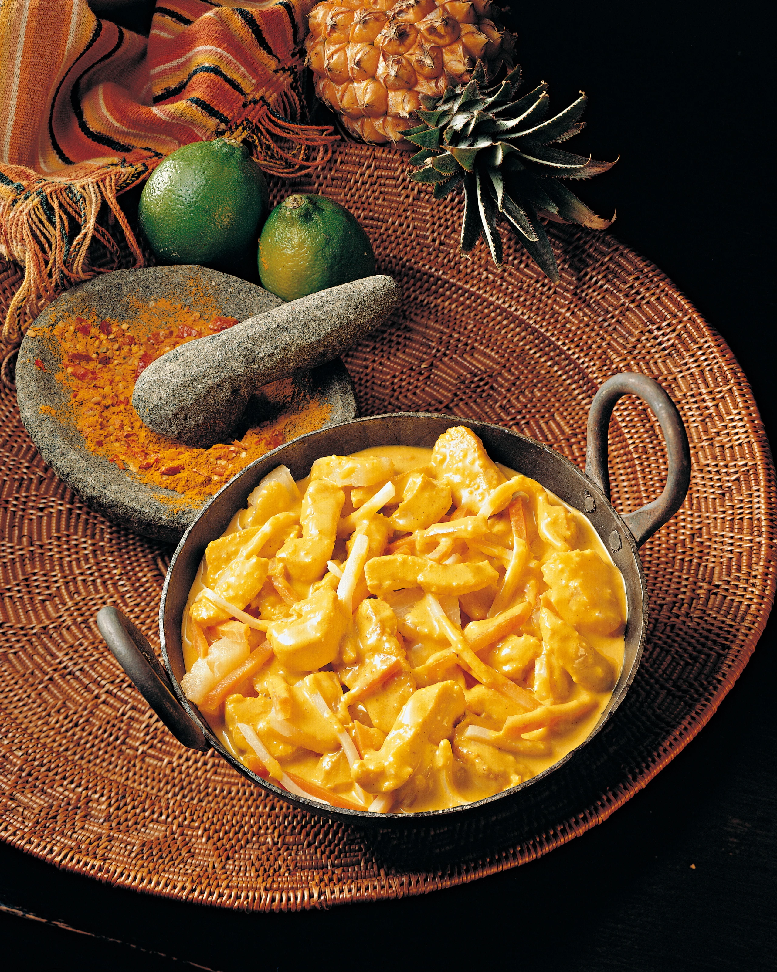 Hühnercurry mit Ananas und Karottenstreifen