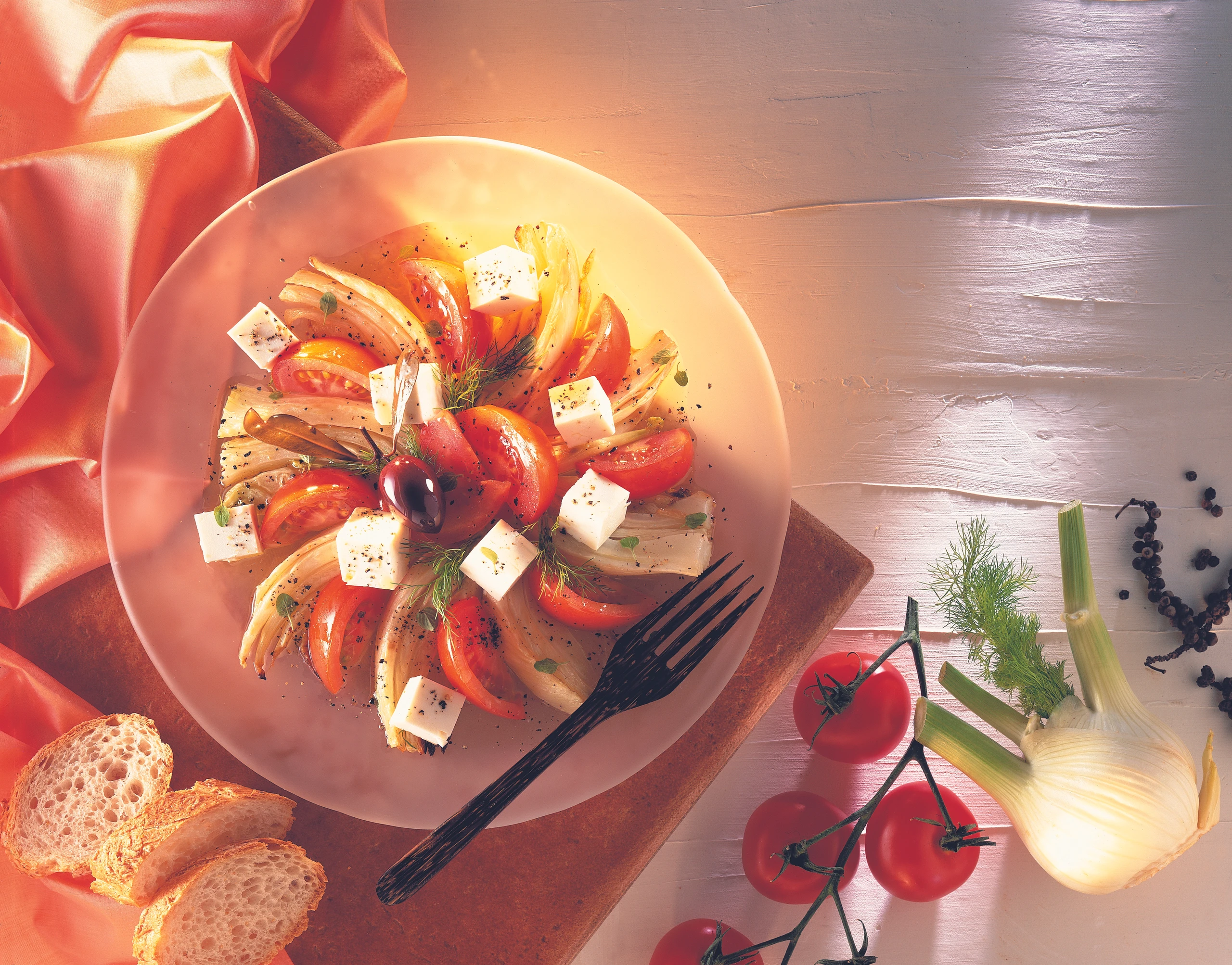 Fenchel-Paradeiser-Salat mit Schafkäse