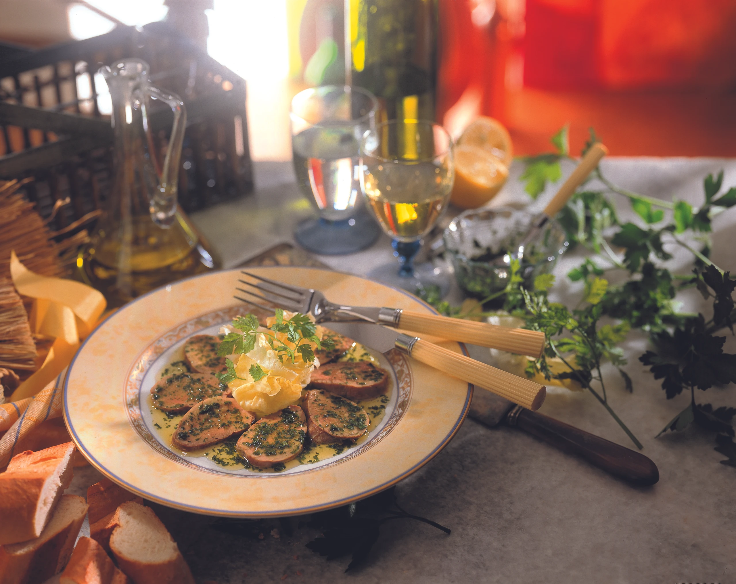 Lauwarmes Schweinsfilet mit Salsa verde