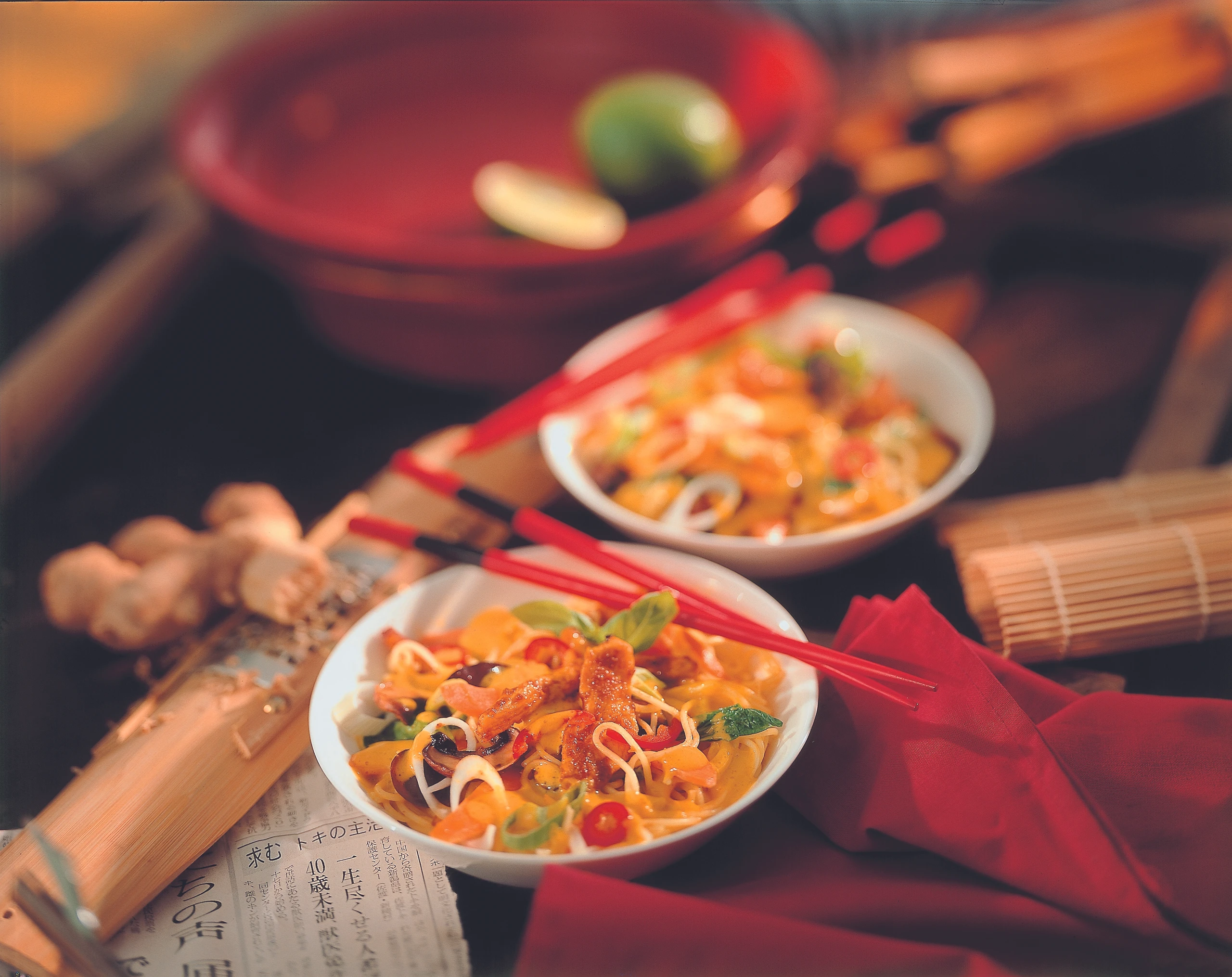 Glasnudeln mit Hühnerfleisch, Pilzen und Gemüse