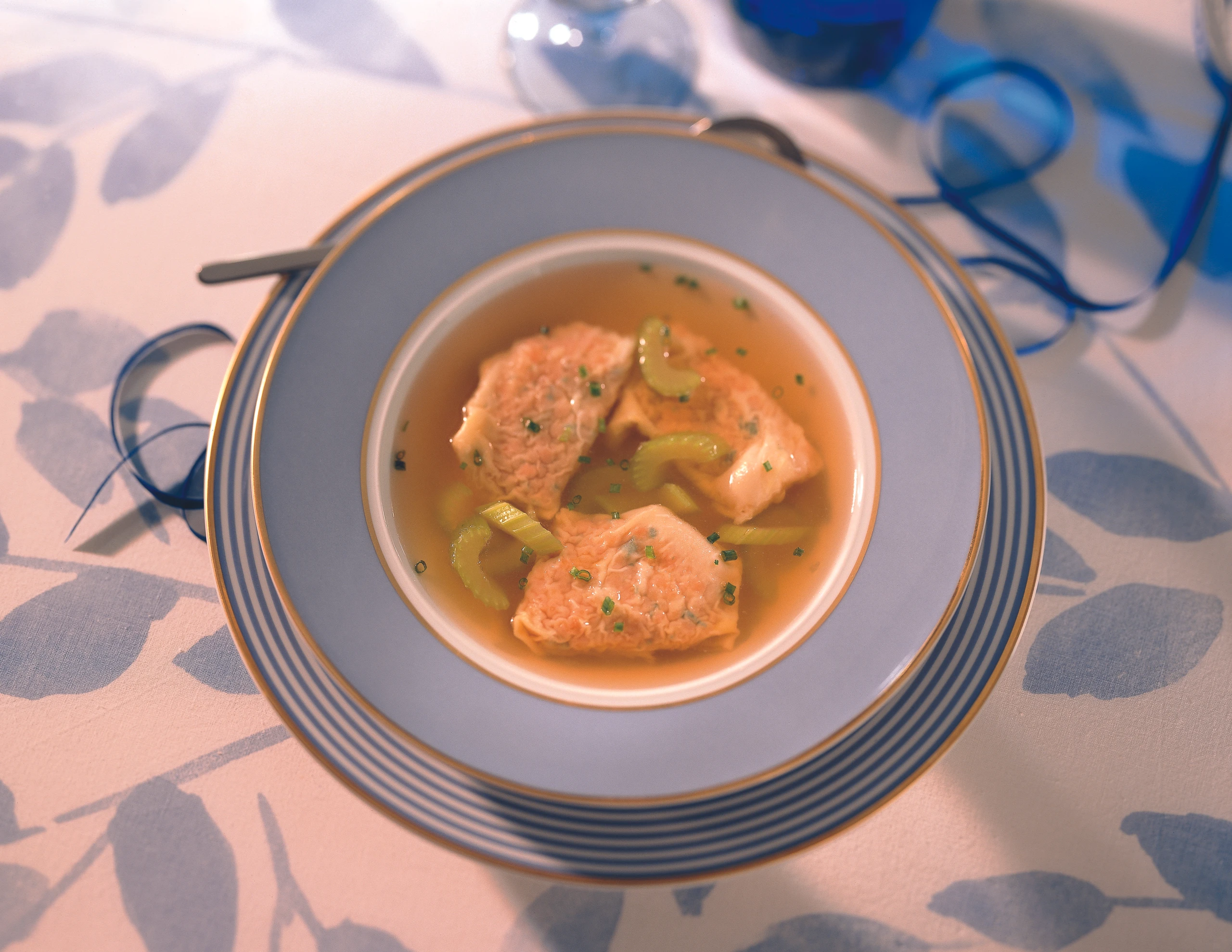 Hühnersuppe mit Linsentascherln