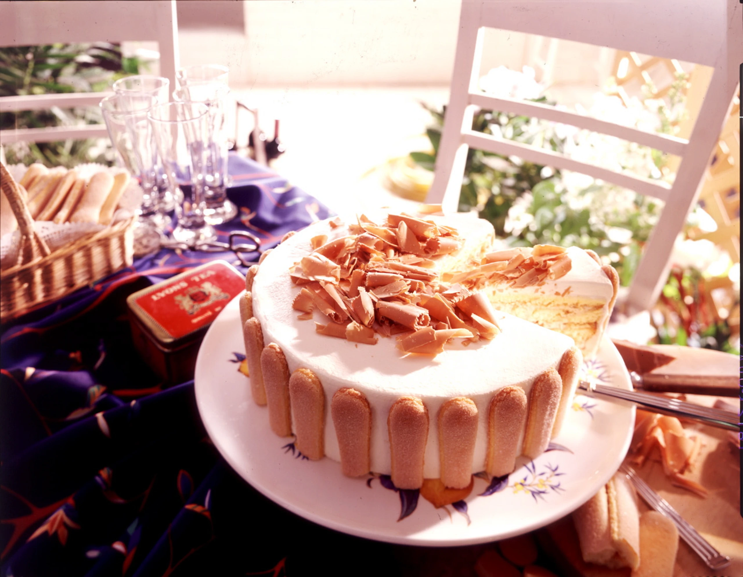 Malakoff-Torte mit Biskottenrand