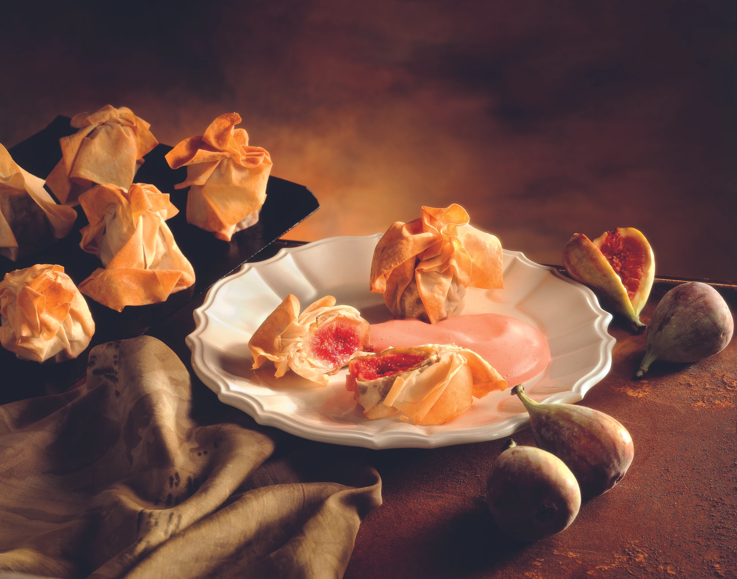 Feigen im Strudelblatt mit Rotwein-Sabayon