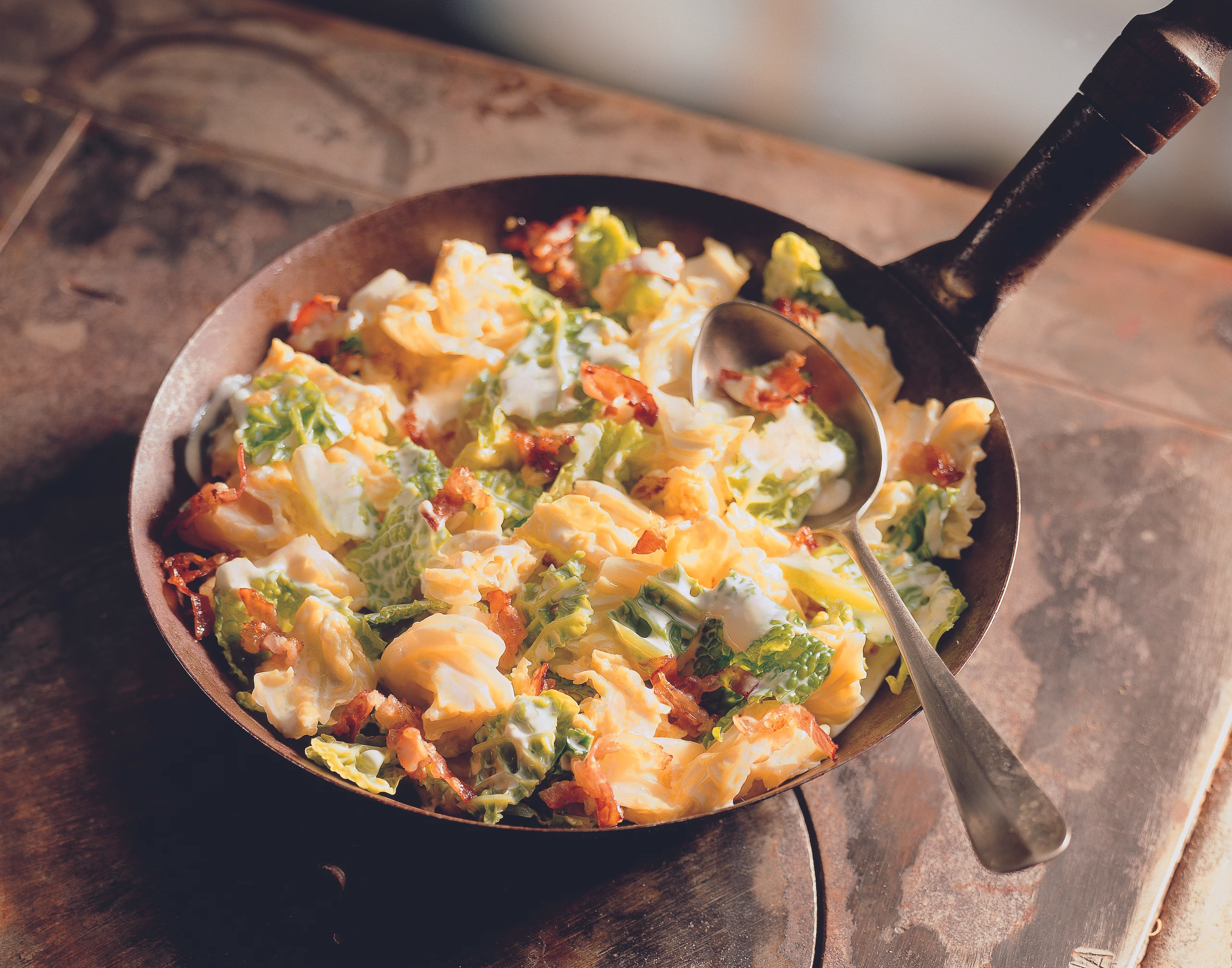 Eingemachtes Kohlgemüse mit Speck