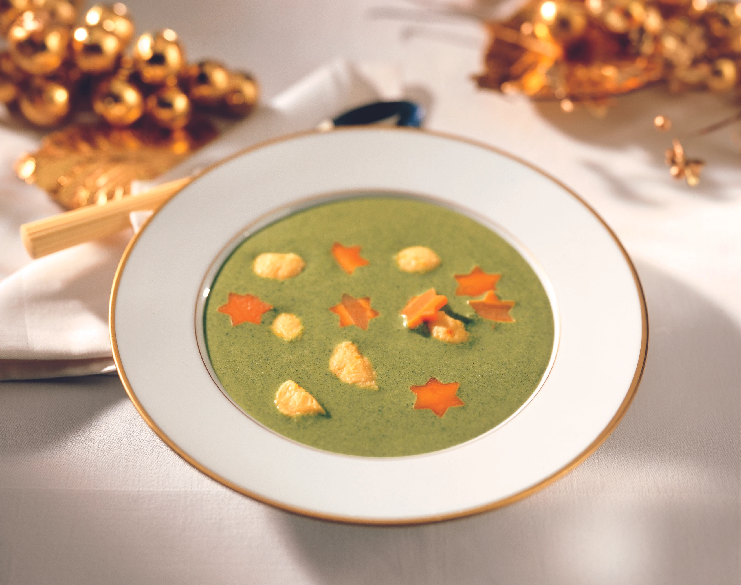 Mangoldsuppe mit Safran-Nockerln