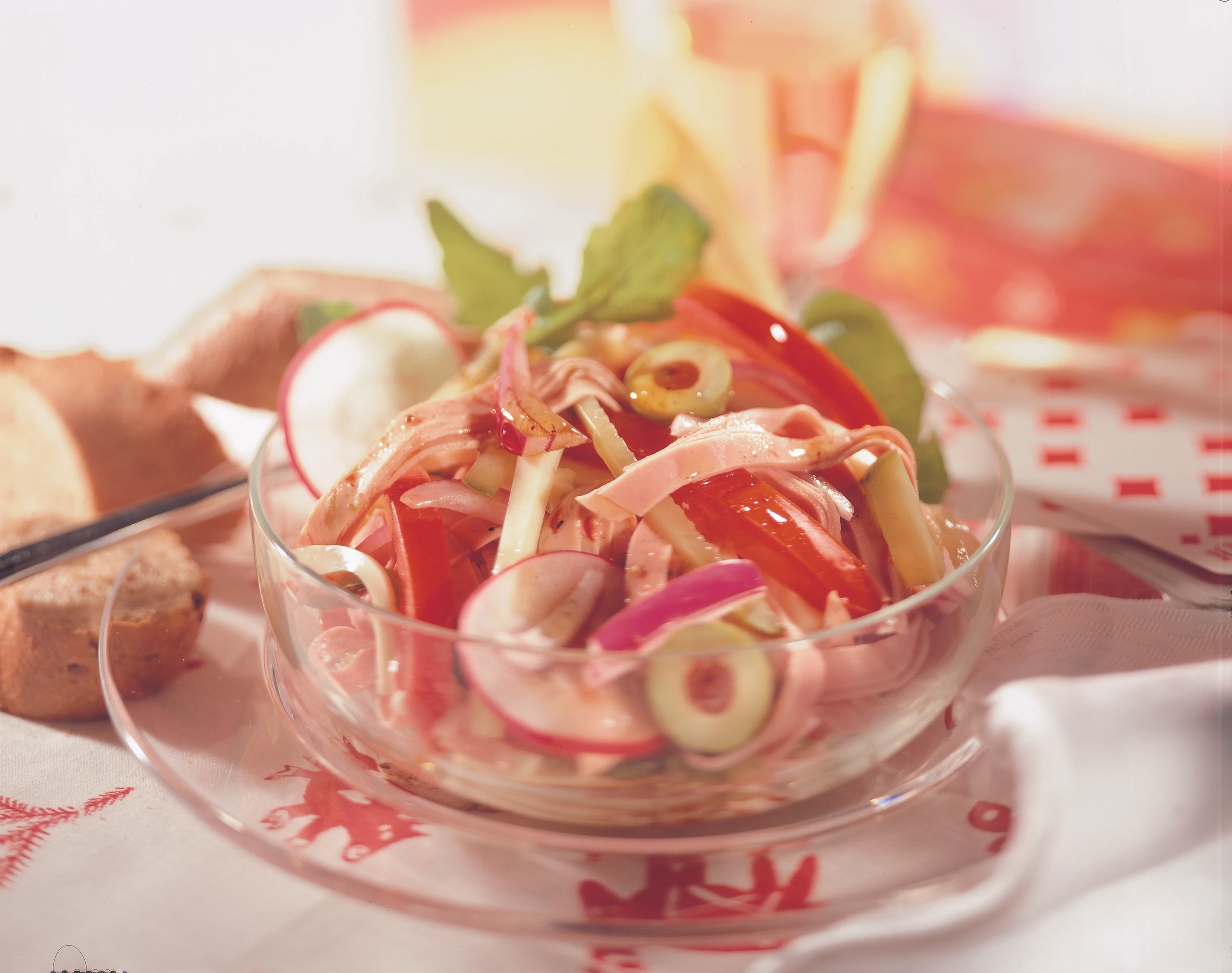 Pikanter Wurst-Käsesalat