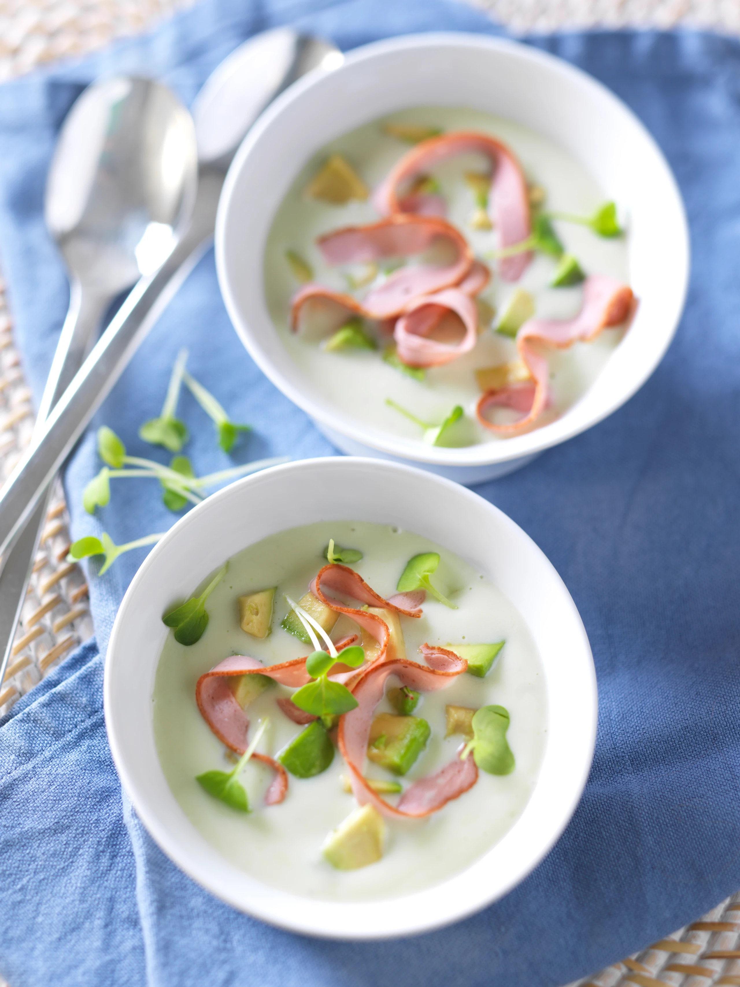 Avocadosuppe mit Leberkäse