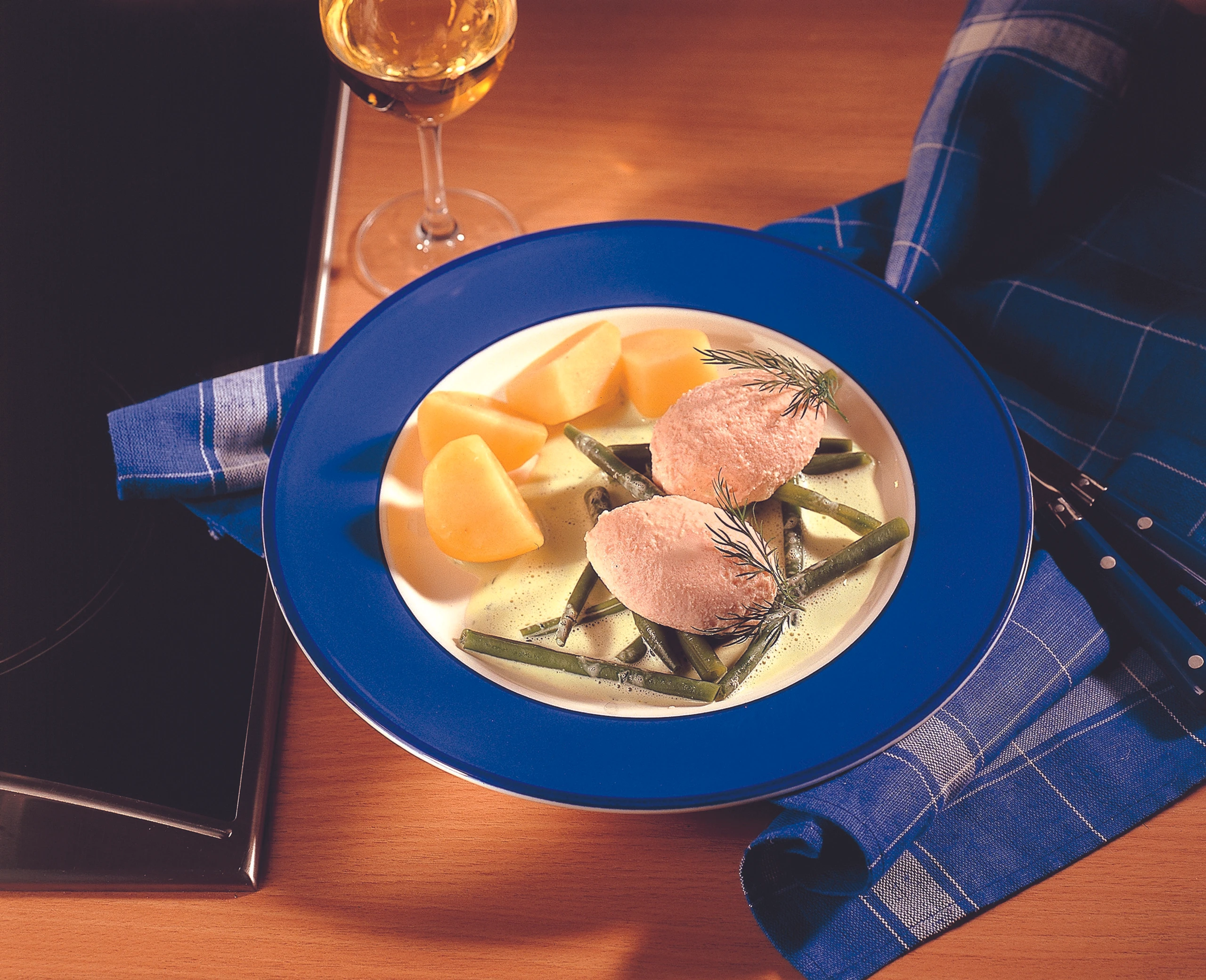 Lachsnockerl mit Dillsauce