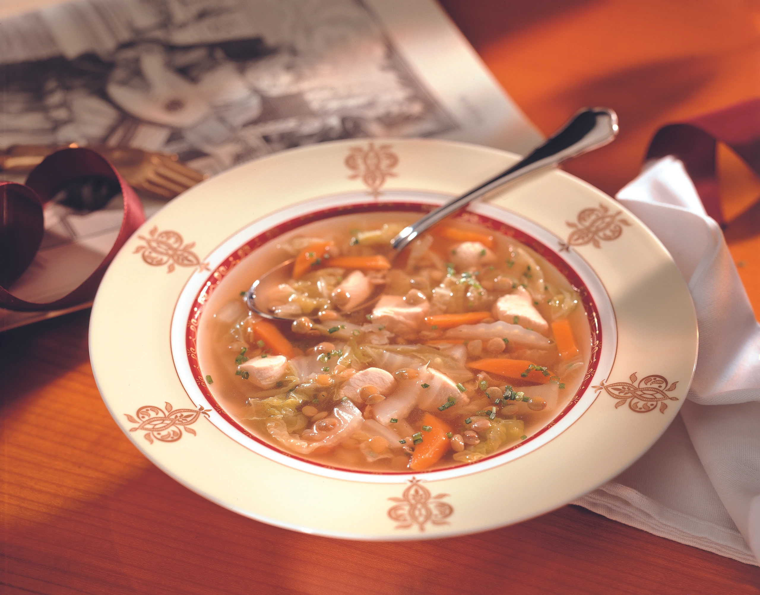 Chinakohlsuppe mit Hühnerfleisch