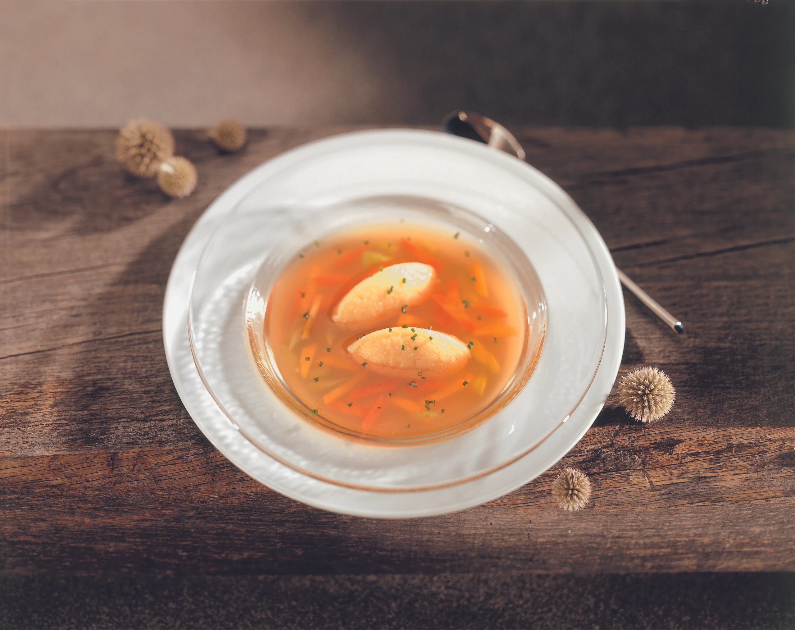 Grießnockerlsuppe mit Gemüsestreifen