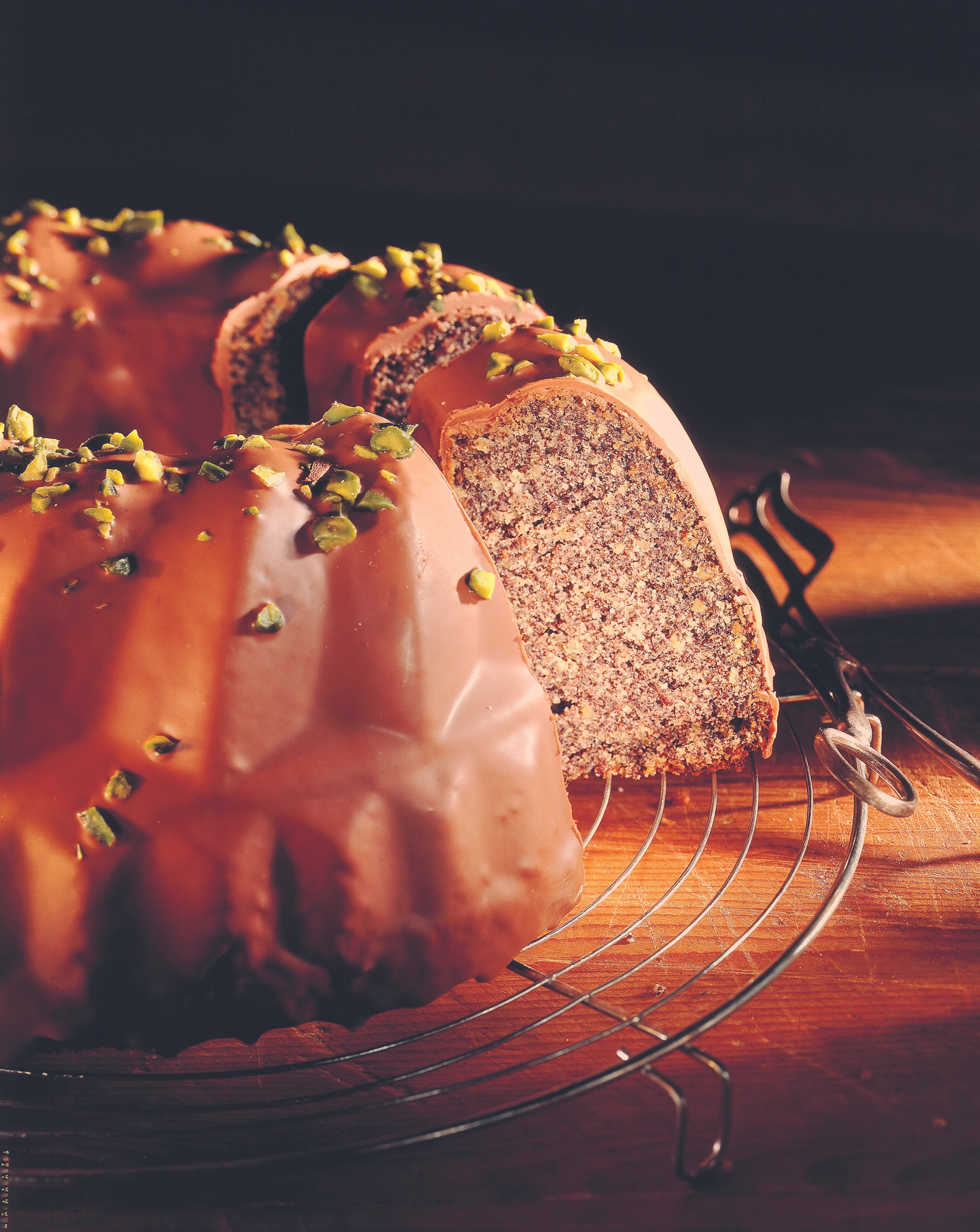 Mohn-Gugelhupf mit Schokoladeglasur