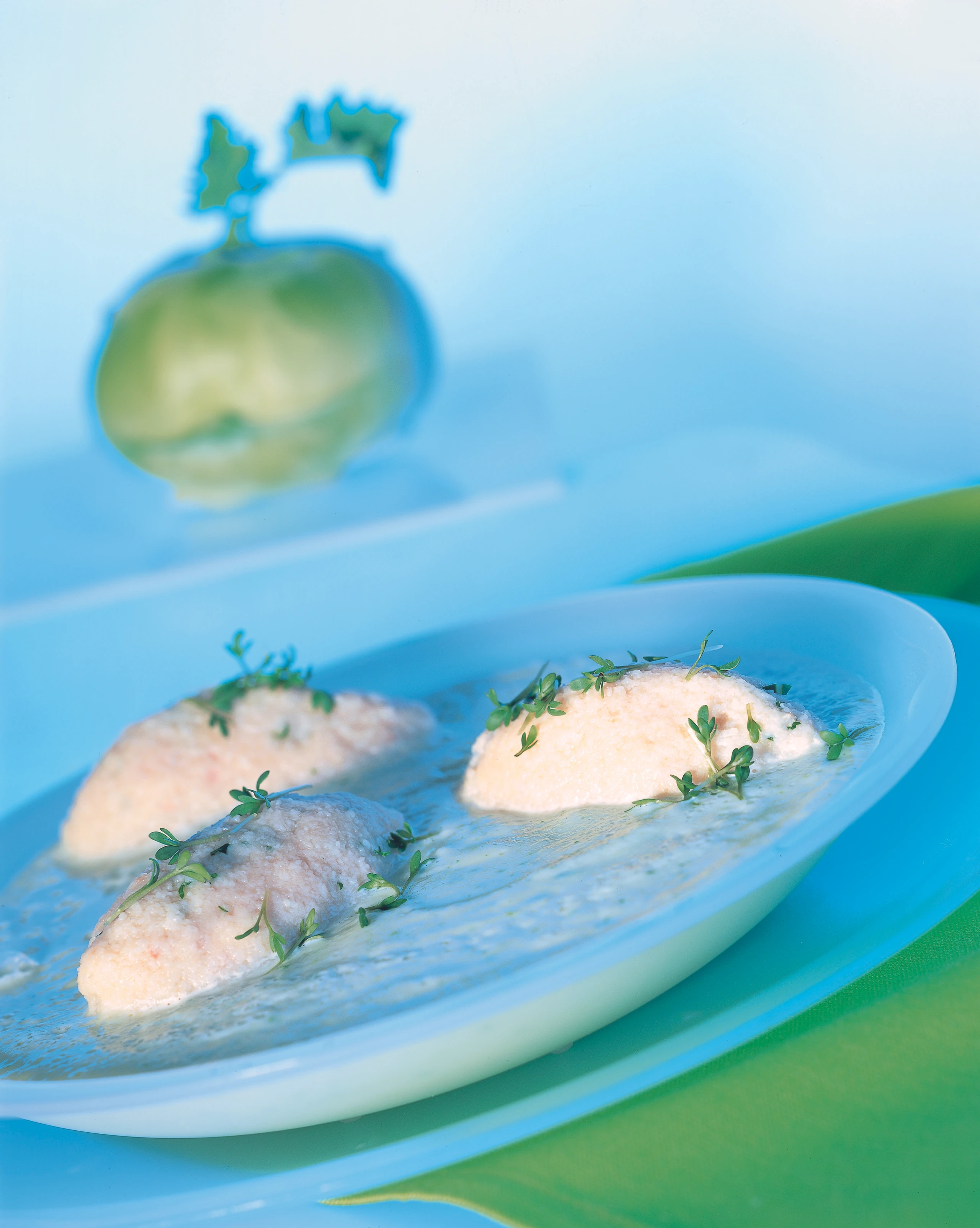 Kohlrabicremesuppe mit Schinkennockerln und Kresse