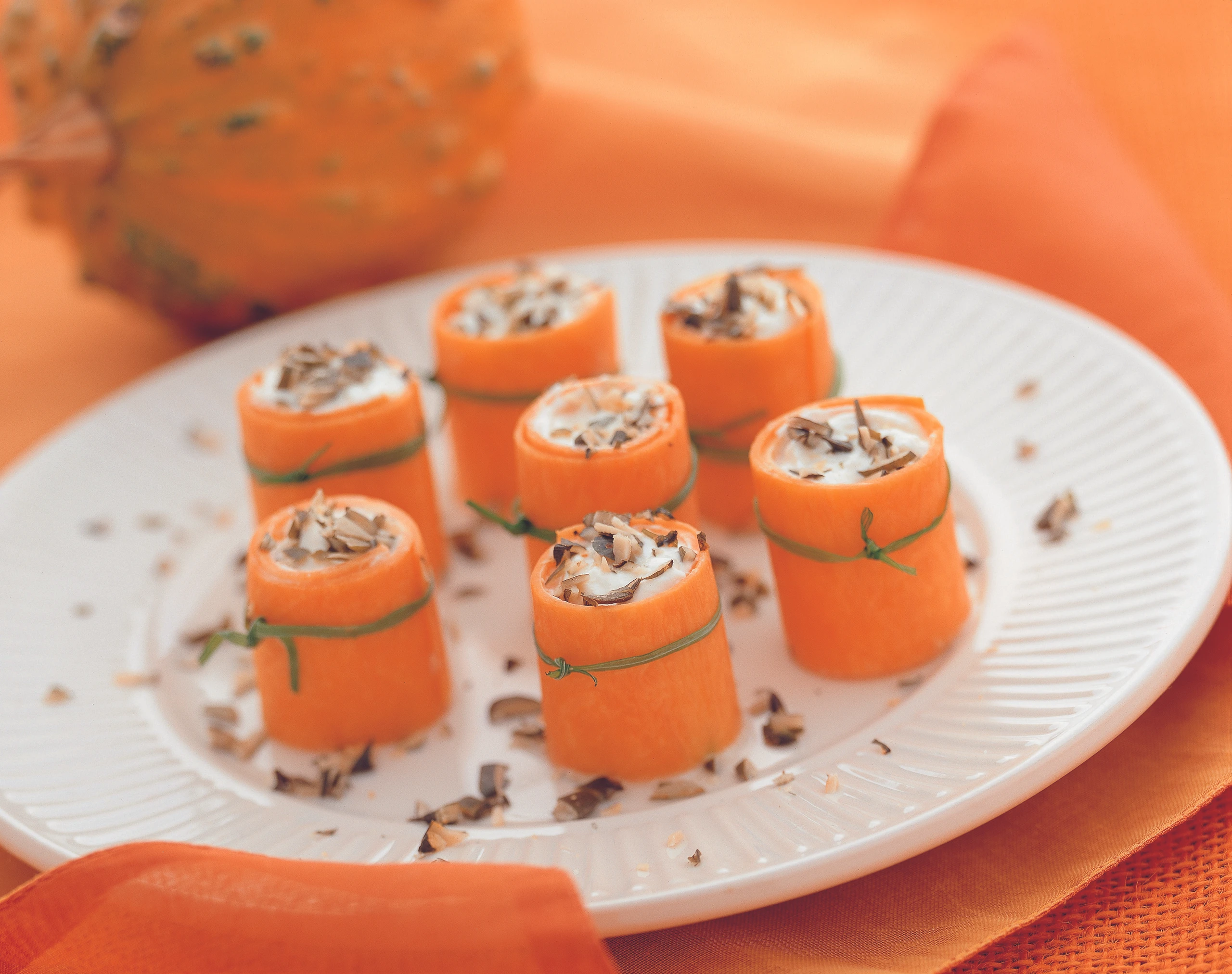 Kürbis-Röllchen mit Schafkäsefülle