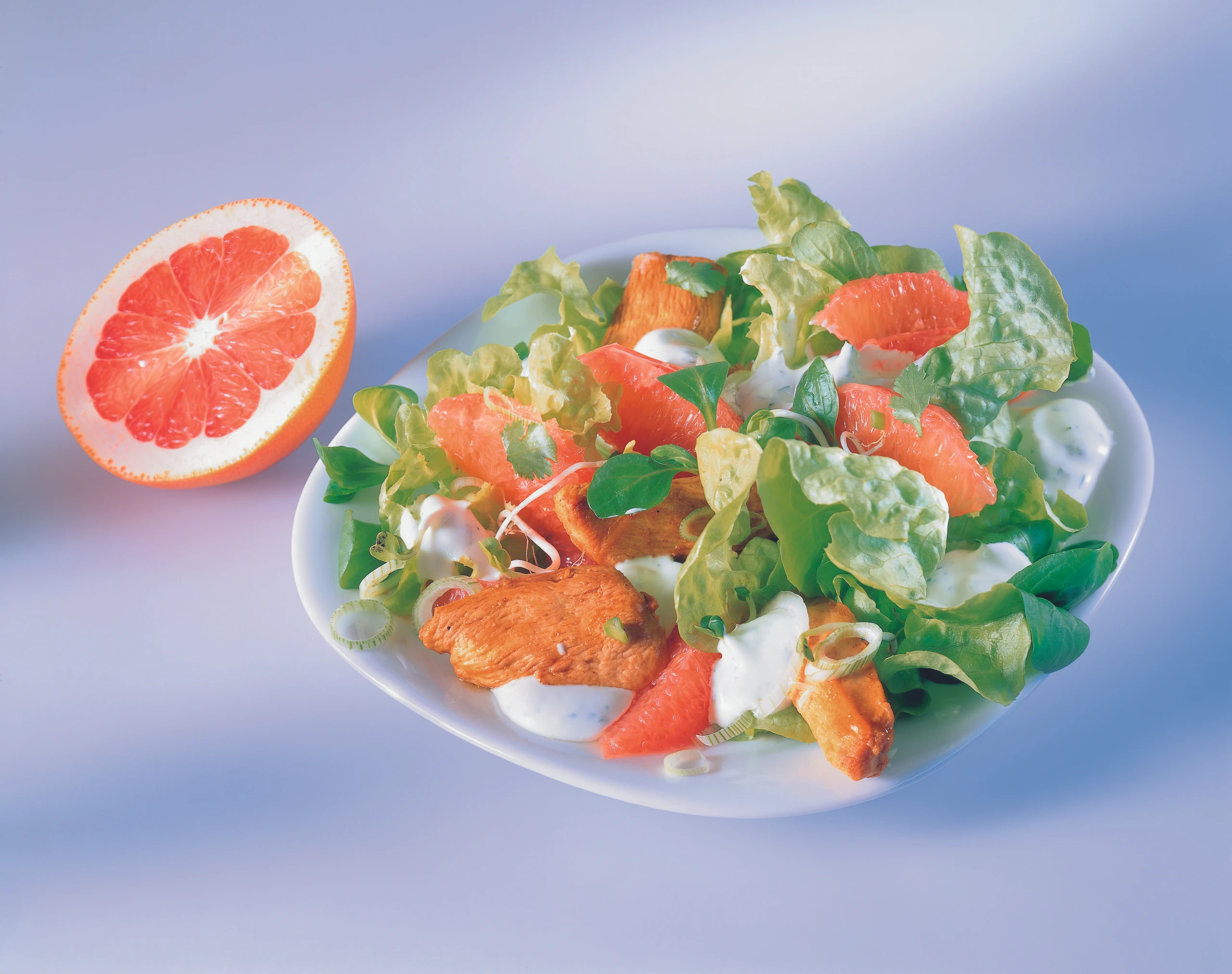 Hühnerbrust mit Grapefruit, Blattsalaten und Sprossen