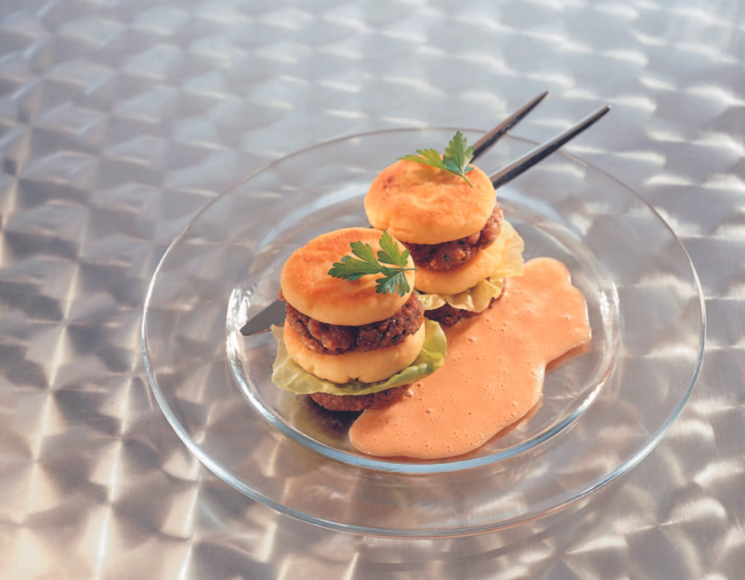 Erdäpfel-Fleischtürmchen mit Paradeissauce