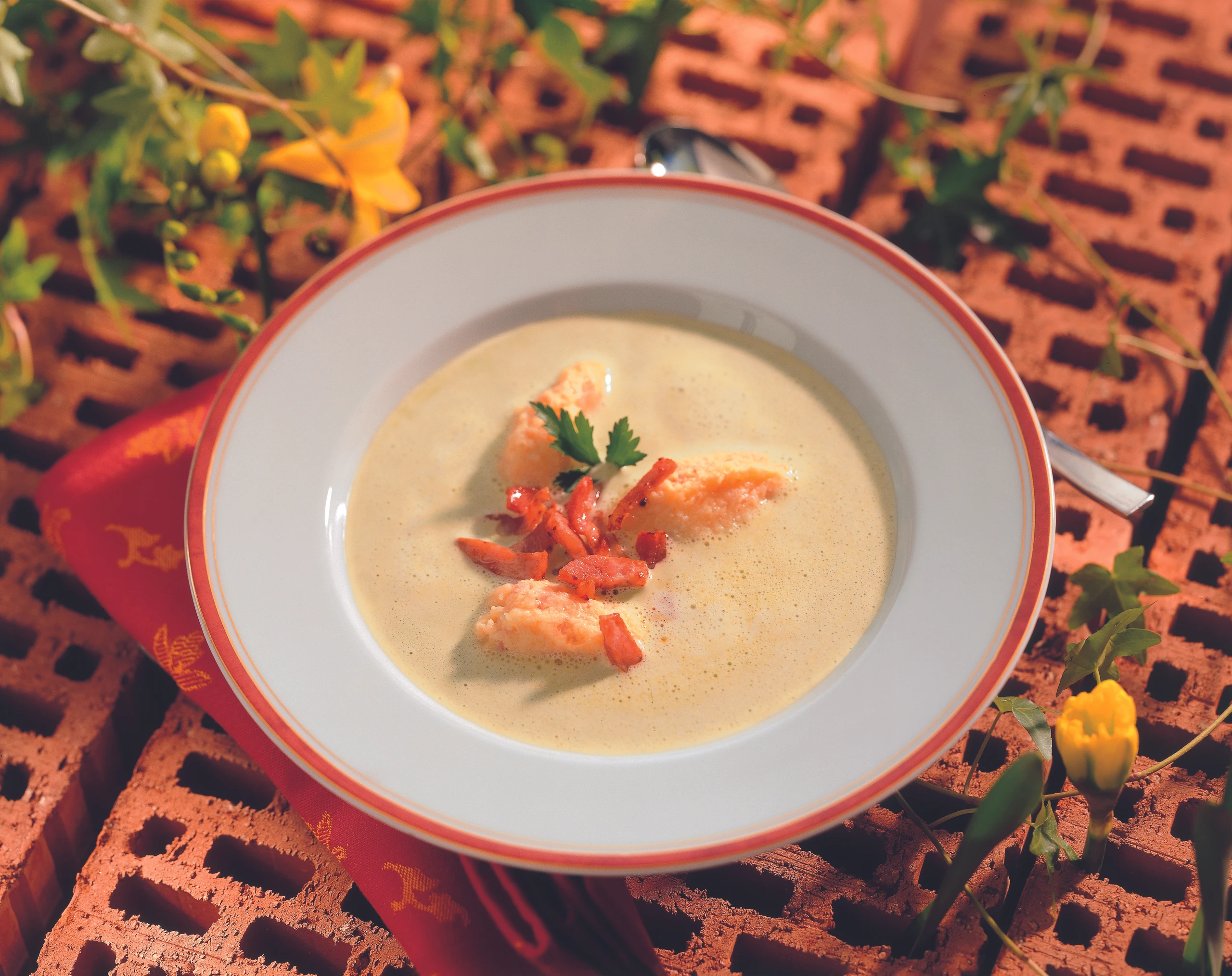 Erbsensuppe mit Topfennockerln