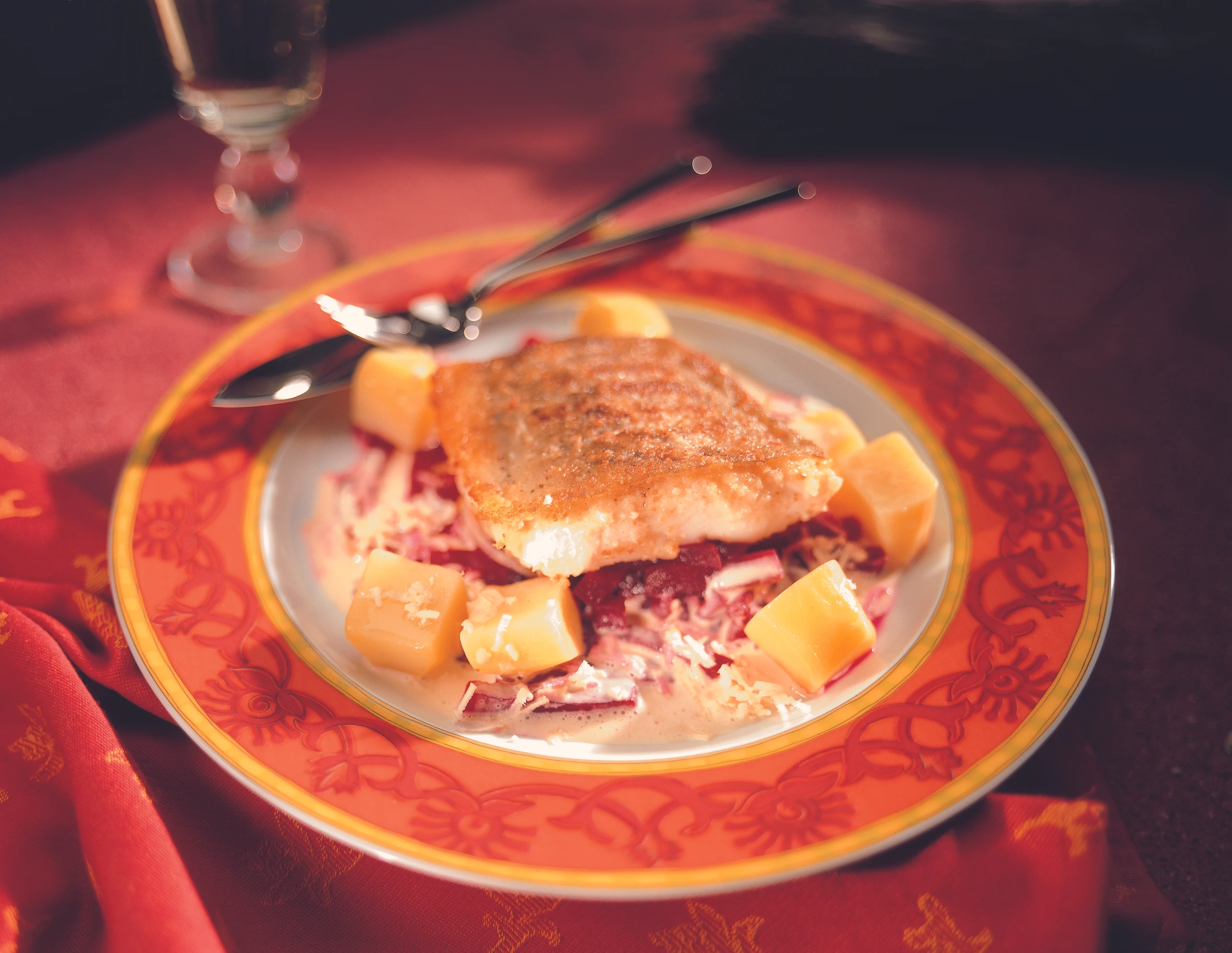 Gebratenes Kabeljaufilet mit Roten Rüben und Krensauce