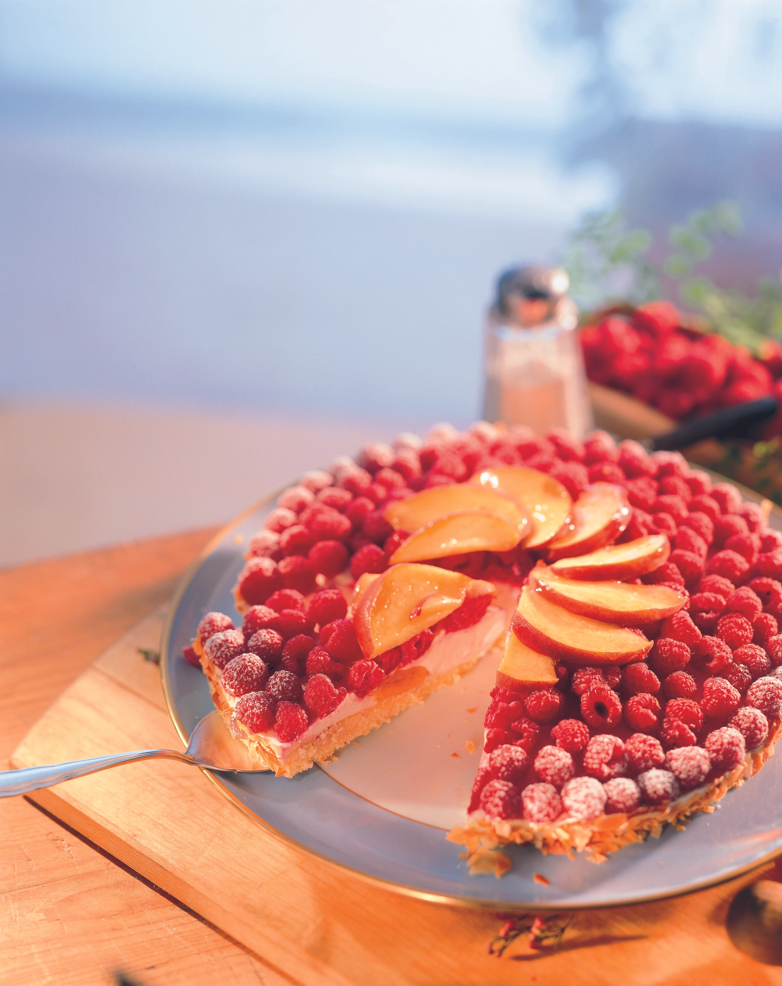 Himbeer-Pfirsich-Torte mit Weinschaumcreme