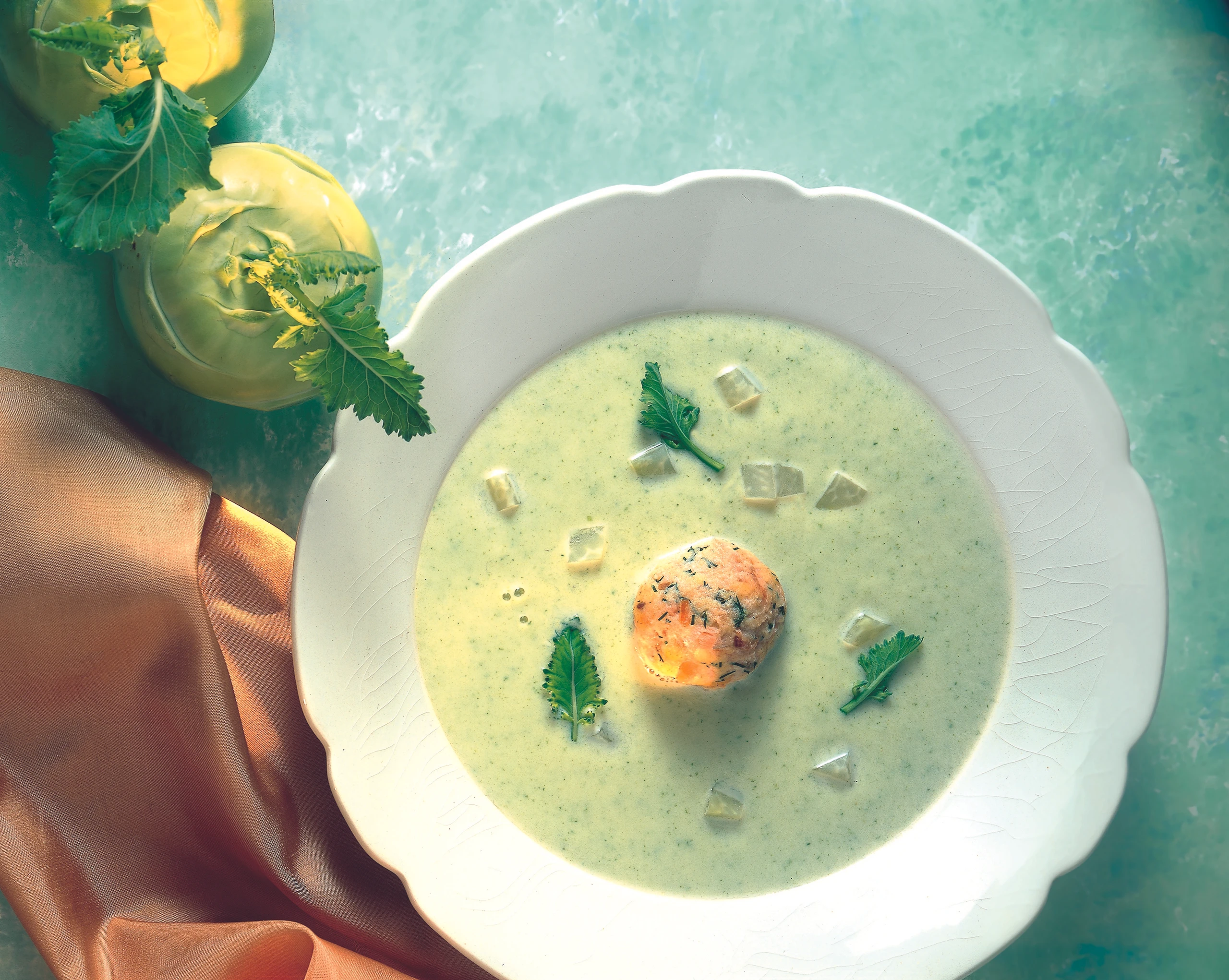 Kohlrabicremesuppe mit Lachsknöderln