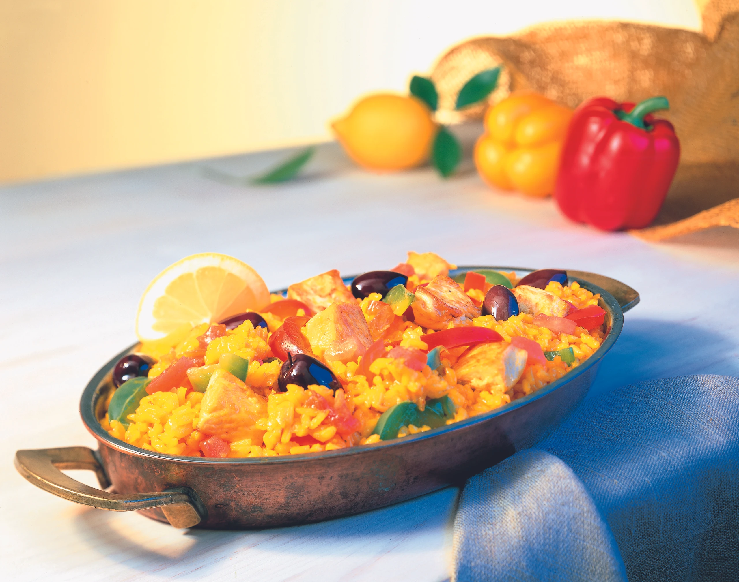 Spanischer Reis mit Hühnerfleisch und Gemüse